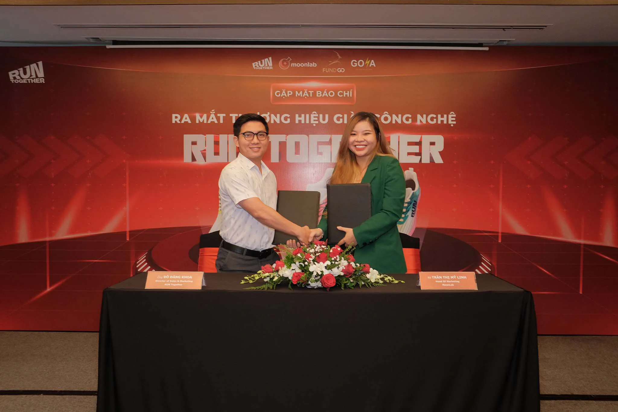 Ra mắt Giày công nghệ gắn chip NFC thương hiệu RUN Together cho người yêu chạy bộ