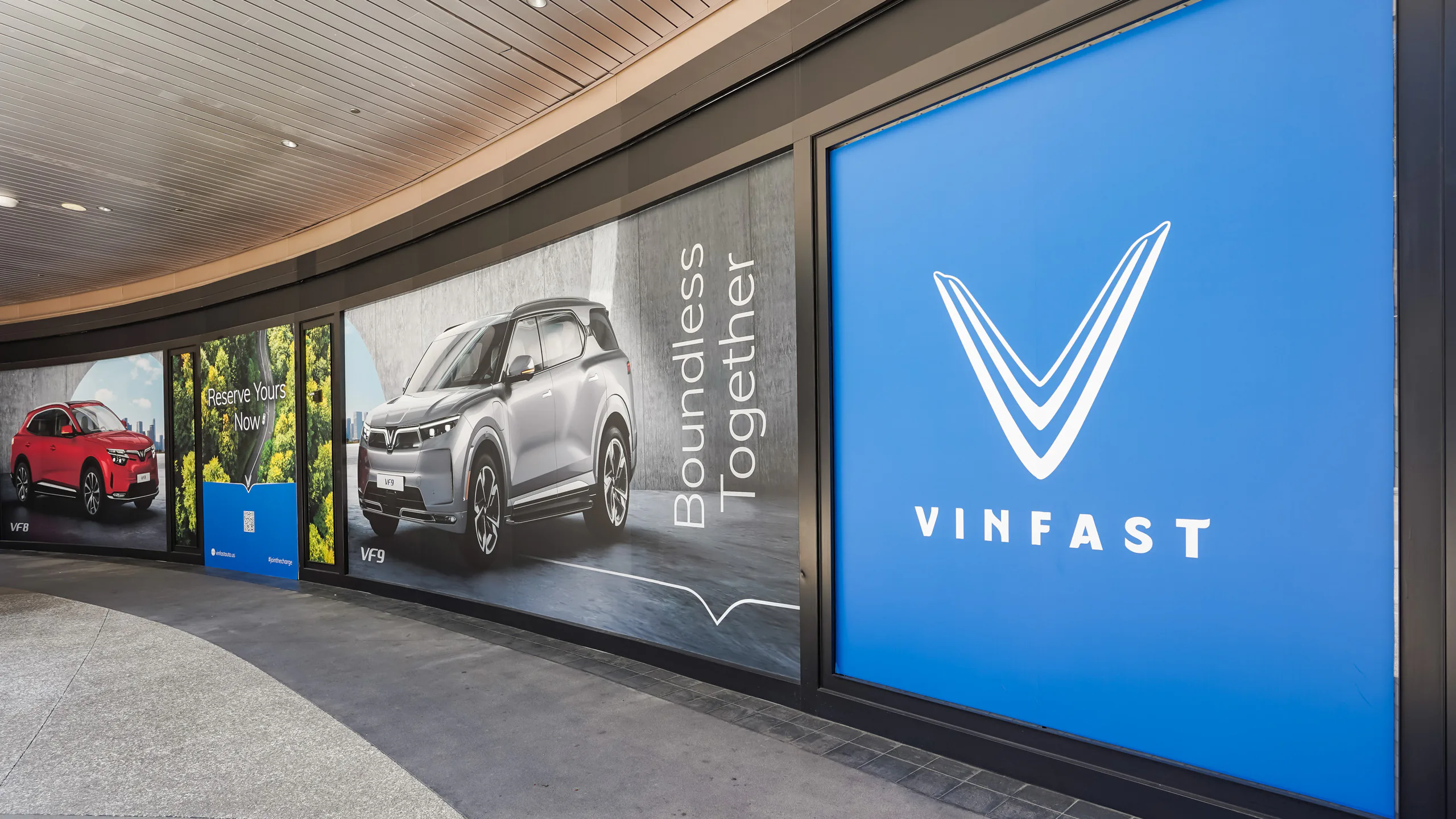 Hình ảnh ban đầu về VinFast Store đầu tiên tại Mỹ sắp khai trương