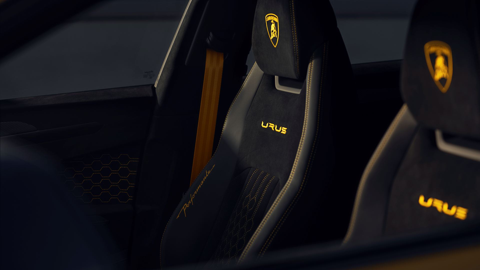 Lamborghini ra mắt siêu SUV Urus Performante trọng lượng nhẹ hơn nhưng công suất mạnh mẽ