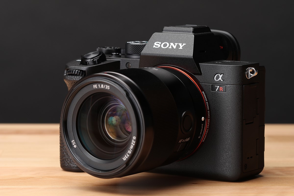 Sony hé lộ một chiếc máy ảnh mới ra mắt vào tối nay, có thể là Sony A6700