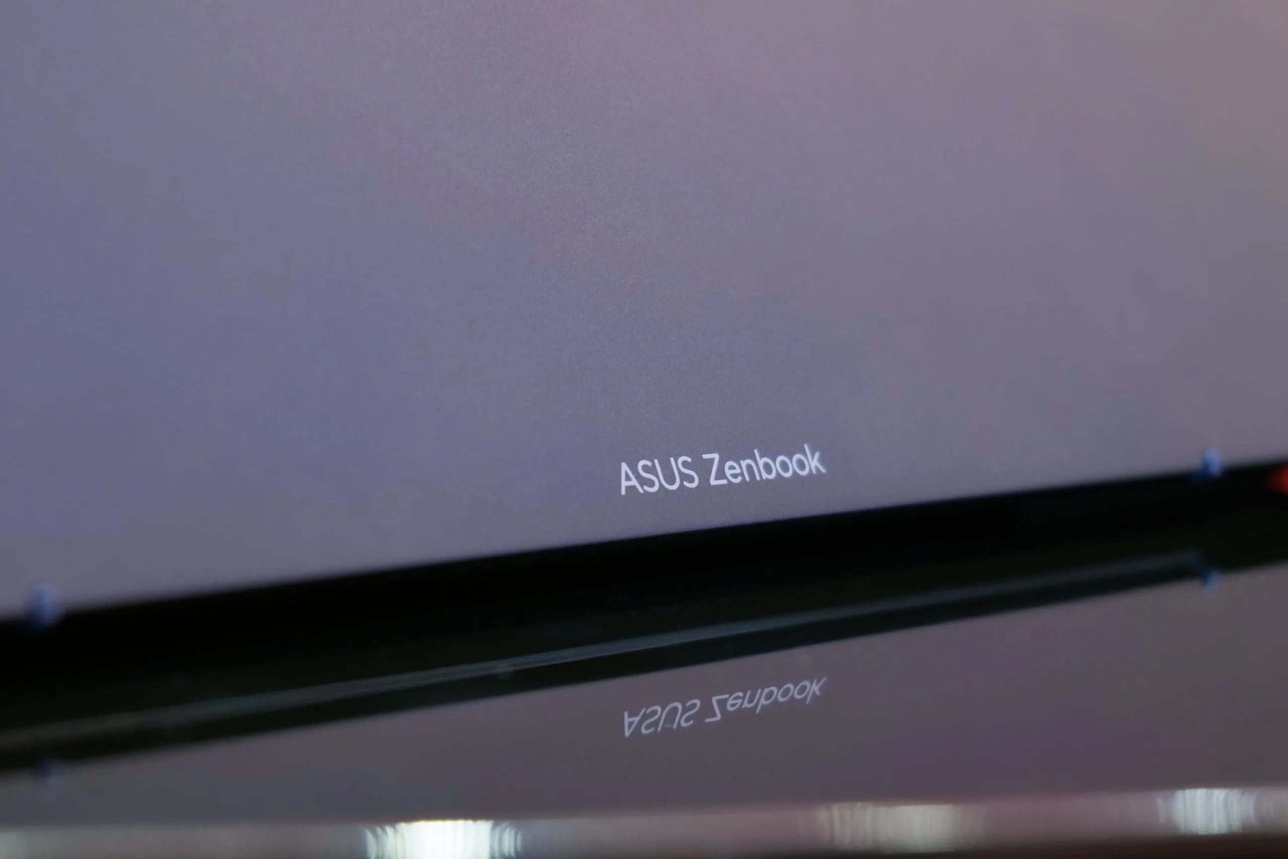 ASUS ZenBook S 13 OLED - Chiếc laptop nhỏ gọn, mỏng nhẹ nhưng rất mạnh mẽ với AMD Ryzen 6000 Series
