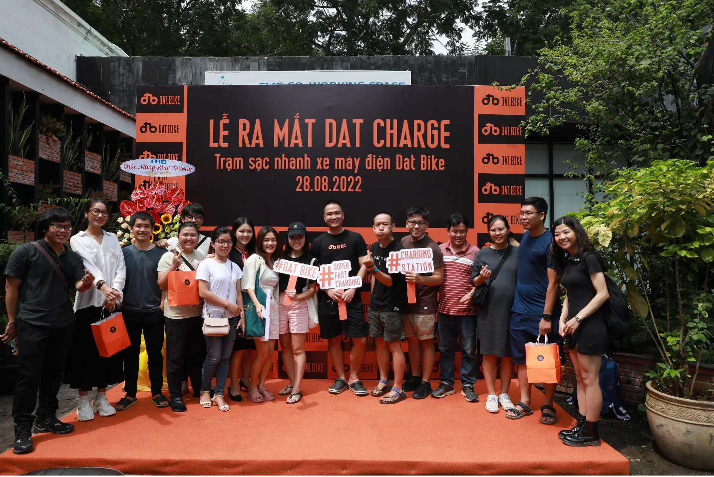 Dat Bike ra mắt “Dat Charge” - Trạm sạc xe máy điện nhanh chưa từng có - 20 phút sạc đi 100 km