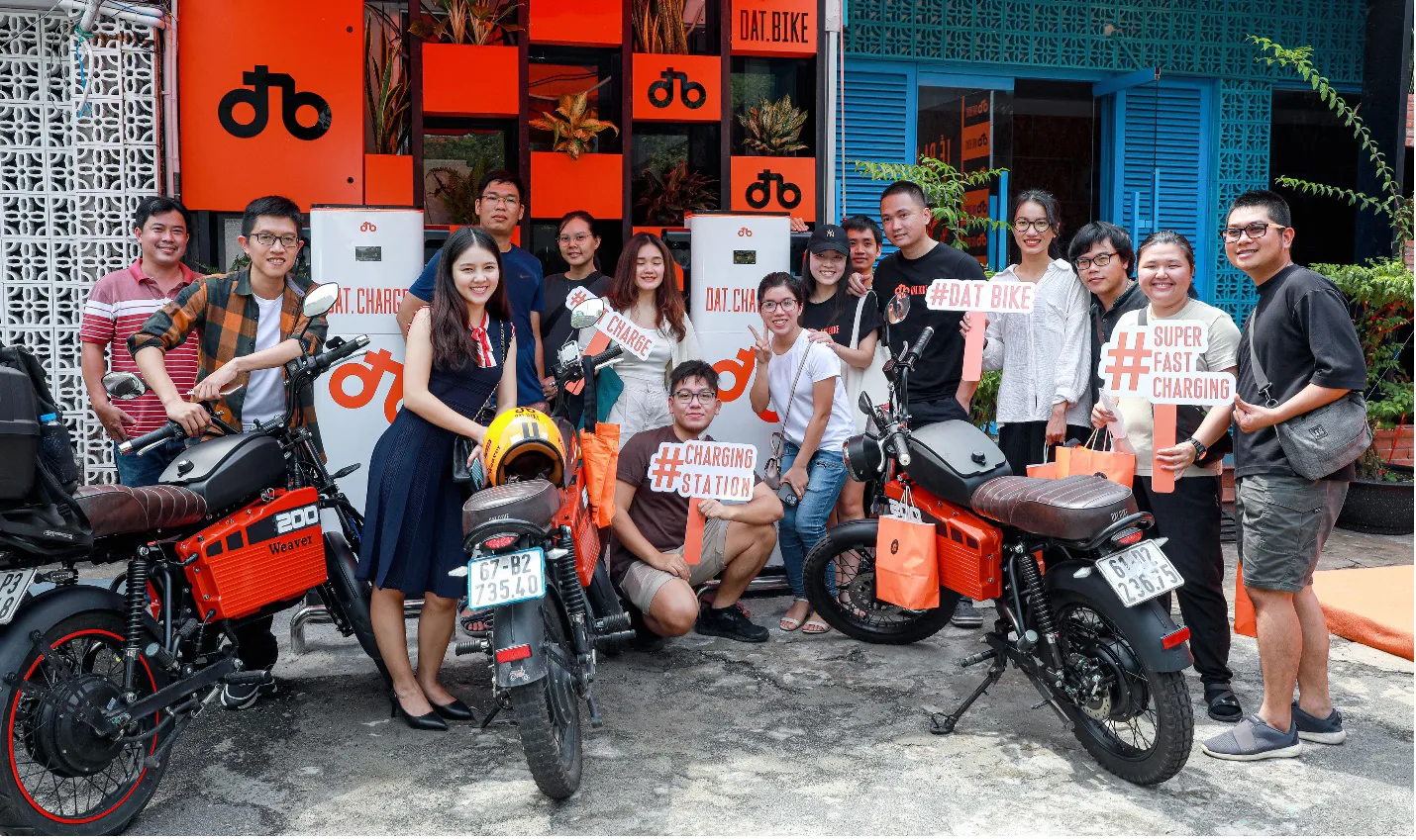 Dat Bike ra mắt “Dat Charge” - Trạm sạc xe máy điện nhanh chưa từng có - 20 phút sạc đi 100 km