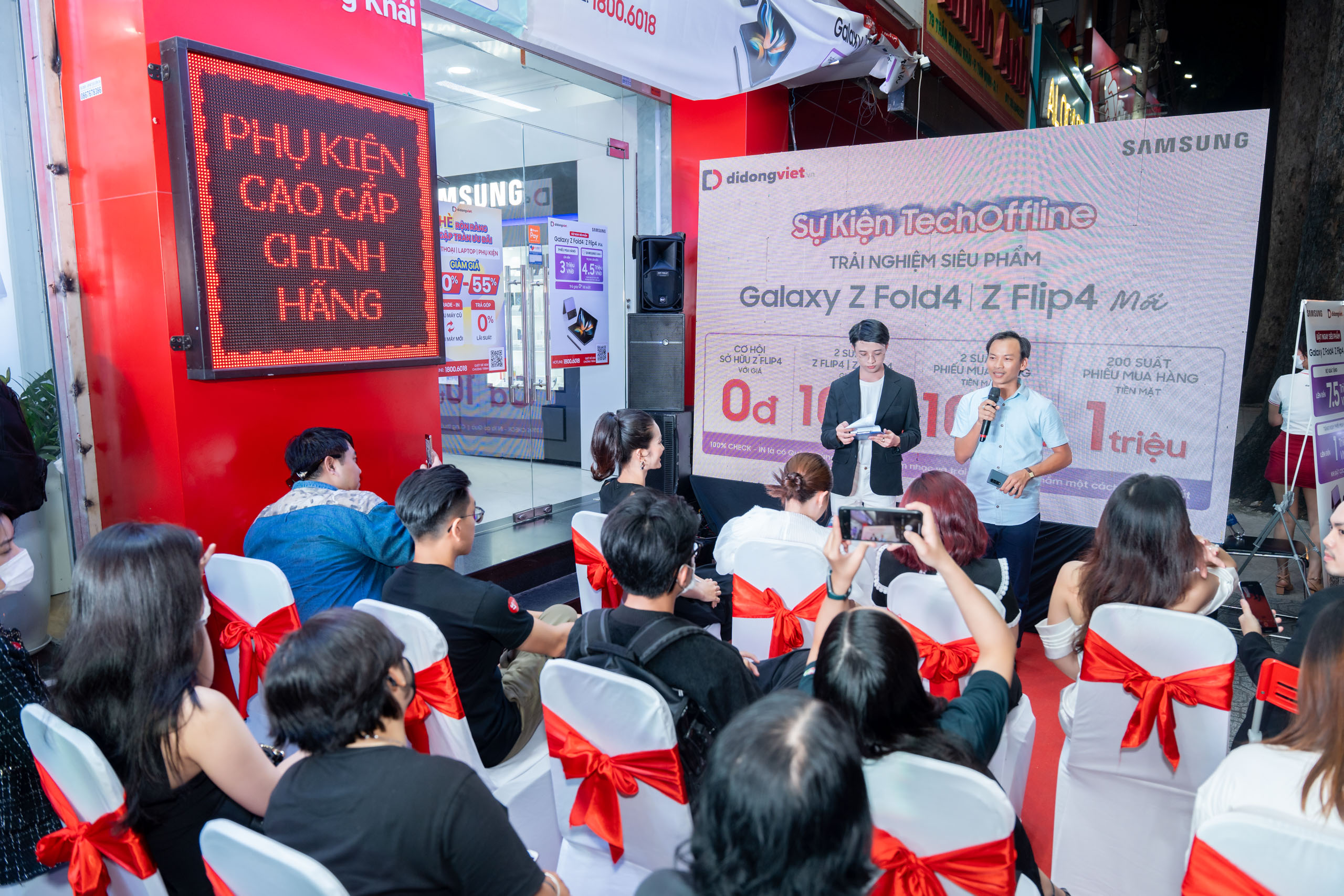 Di Động Việt tổ chức sự kiện trải nghiệm Galaxy Z mới trong không gian âm nhạc Acoustic