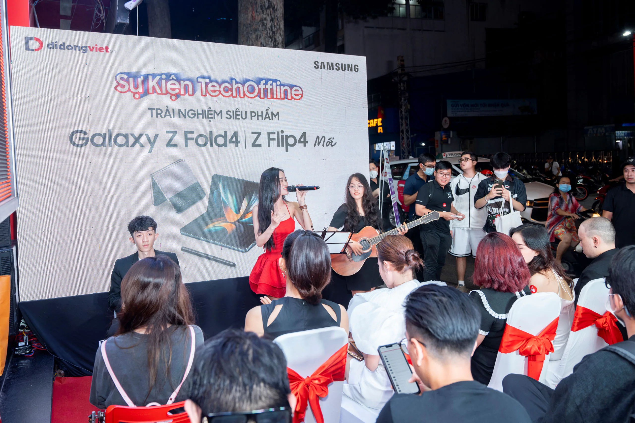 Di Động Việt tổ chức sự kiện trải nghiệm Galaxy Z mới trong không gian âm nhạc Acoustic
