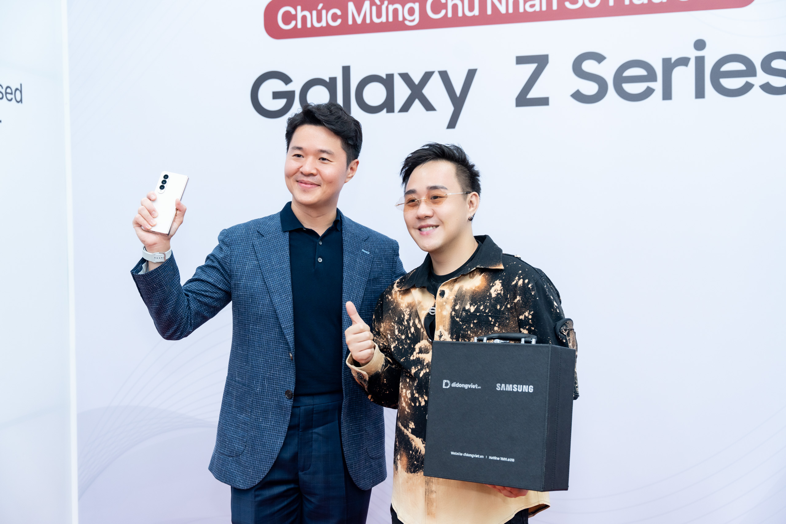 MC Trác Thuý Miêu, Trung Quân Idol, Stylist Thuận Nguyễn... chọn Trade-in lên đời Galaxy Z Fold4 và Z Flip4