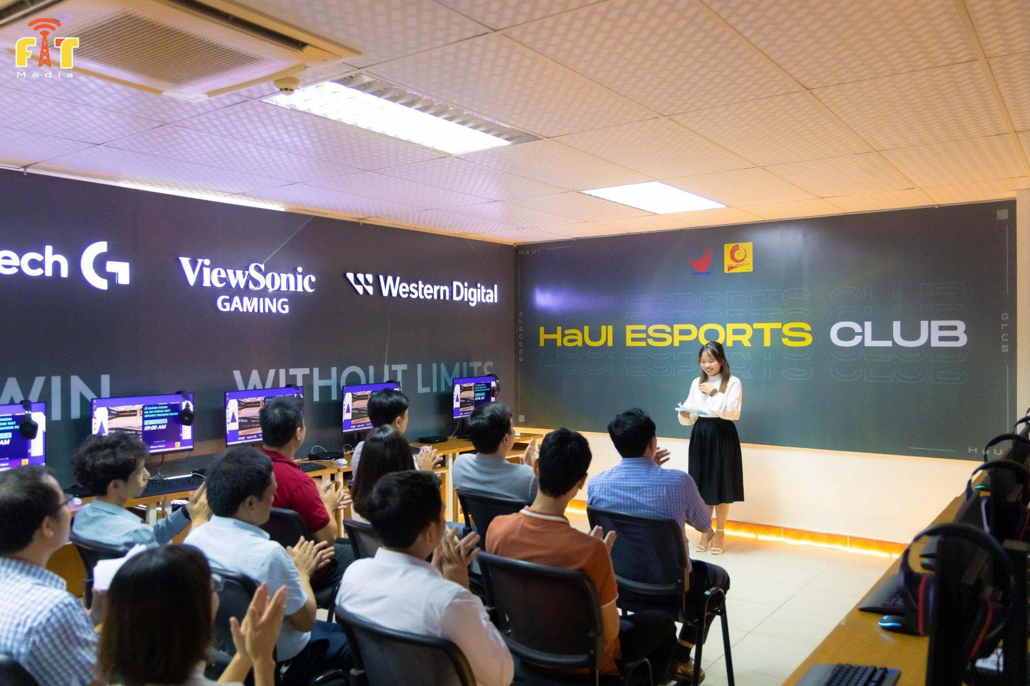 Trường Đại học Công nghiệp Hà Nội tiếp nối và đẩy mạnh phong trào eSport Training Room