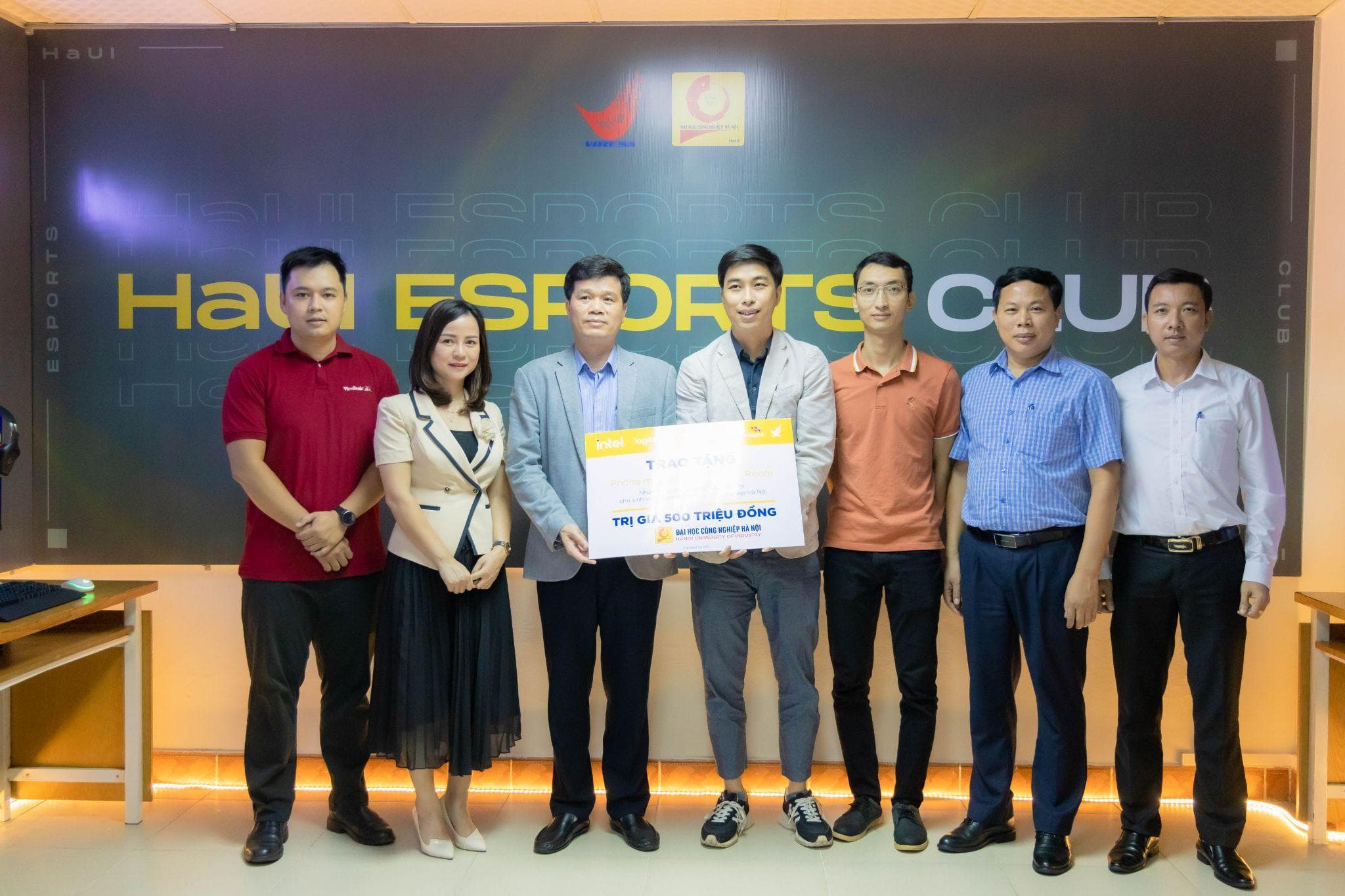 Trường Đại học Công nghiệp Hà Nội tiếp nối và đẩy mạnh phong trào eSport Training Room