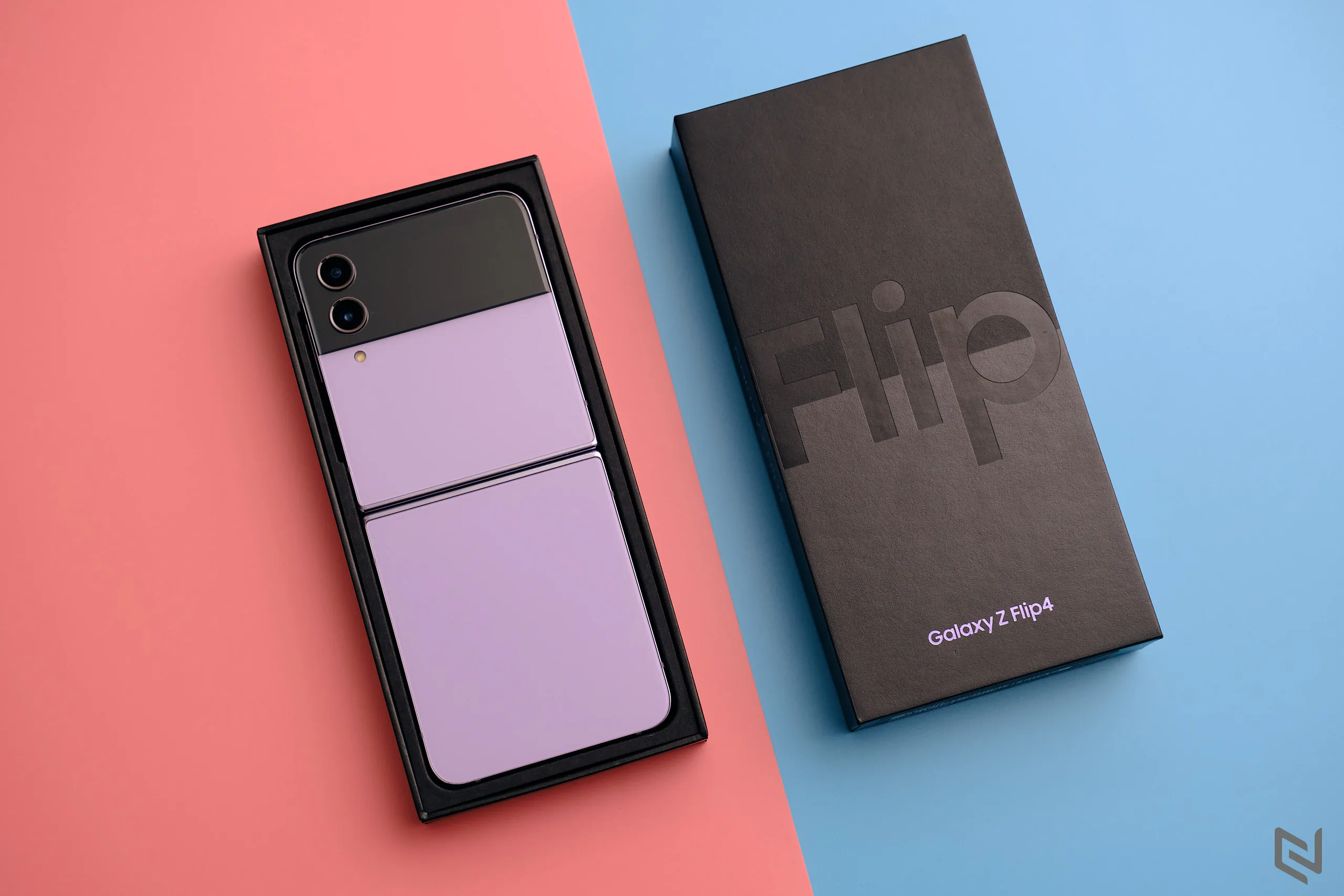 Mở hộp Galaxy Z Flip4 tại Việt Nam: Thiết kế vỏ sò tiếp tục là điểm nhấn, linh hoạt theo mọi nhu cầu với FlexMode