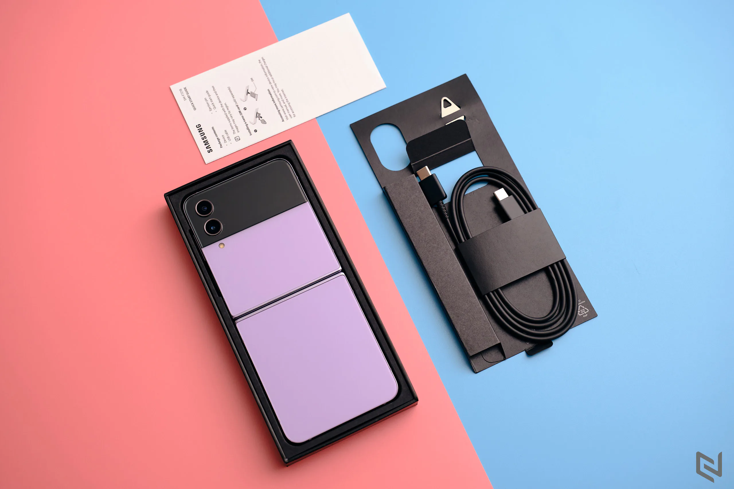 Mở hộp Galaxy Z Flip4 tại Việt Nam: Thiết kế vỏ sò tiếp tục là điểm nhấn, linh hoạt theo mọi nhu cầu với FlexMode
