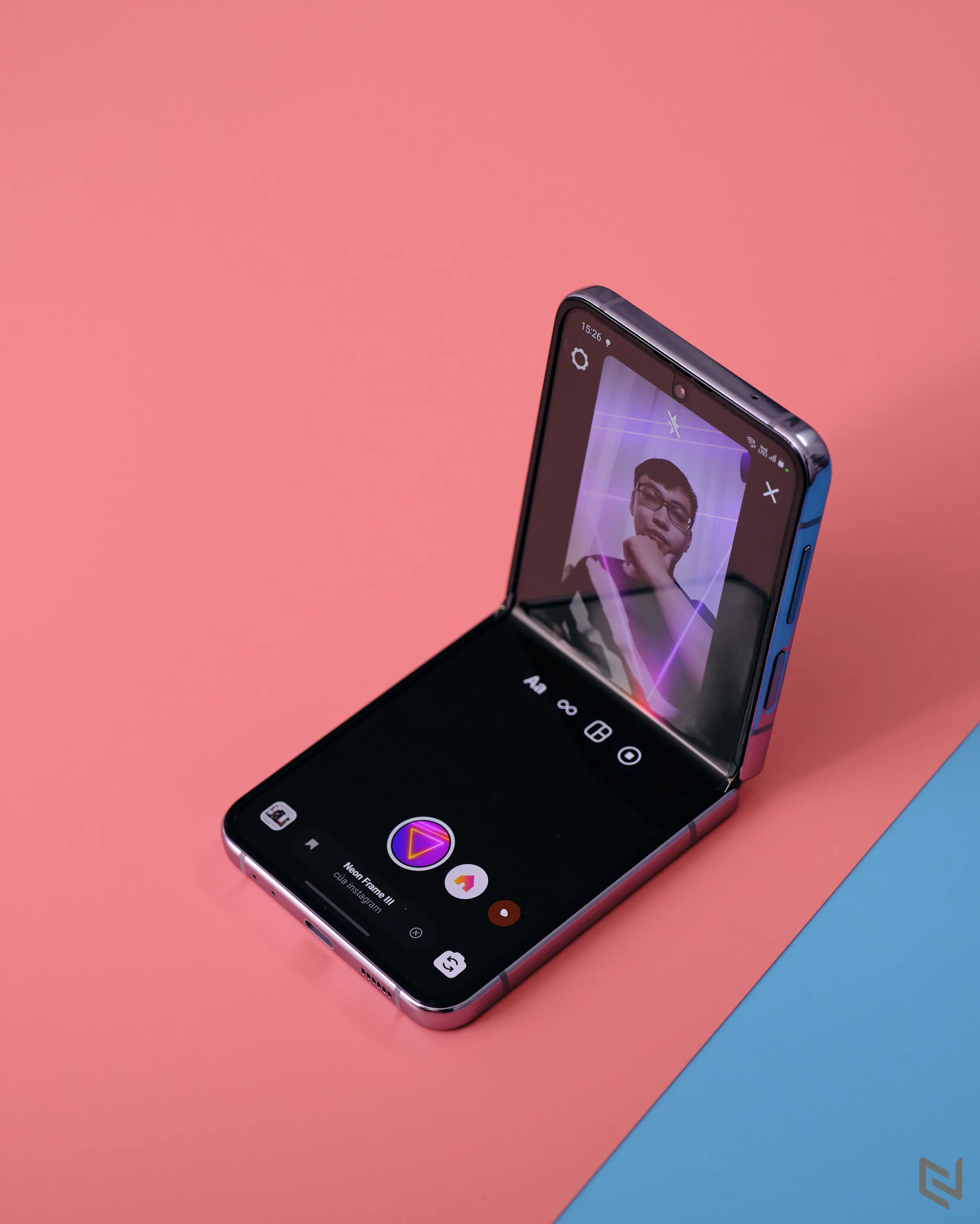 Mở hộp Galaxy Z Flip4 tại Việt Nam: Thiết kế vỏ sò tiếp tục là điểm nhấn, linh hoạt theo mọi nhu cầu với FlexMode