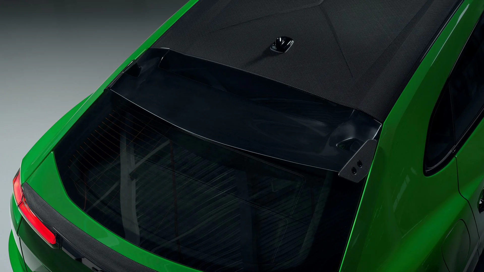 Lamborghini ra mắt siêu SUV Urus Performante trọng lượng nhẹ hơn nhưng công suất mạnh mẽ