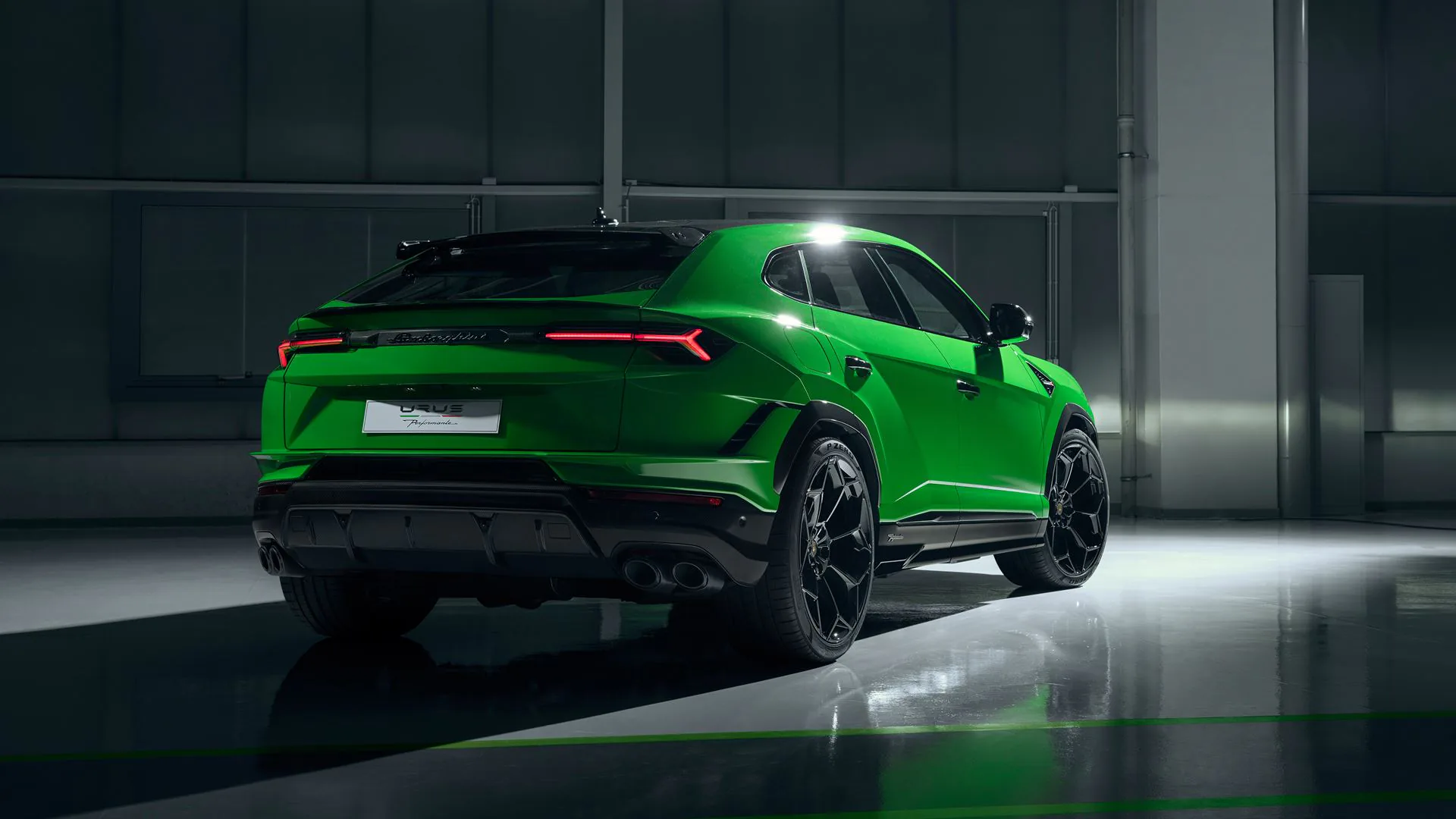 Lamborghini ra mắt siêu SUV Urus Performante trọng lượng nhẹ hơn nhưng công suất mạnh mẽ
