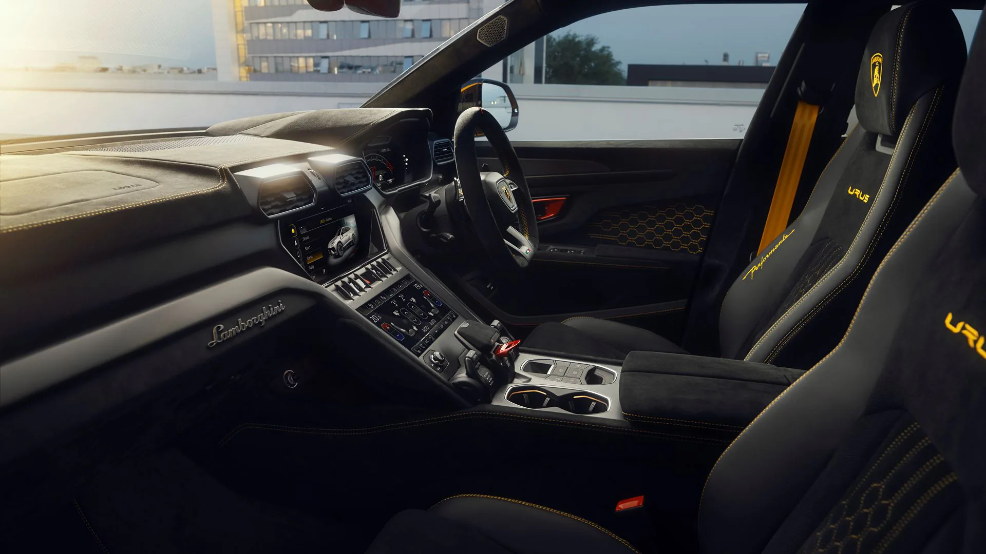 Lamborghini ra mắt siêu SUV Urus Performante trọng lượng nhẹ hơn nhưng công suất mạnh mẽ