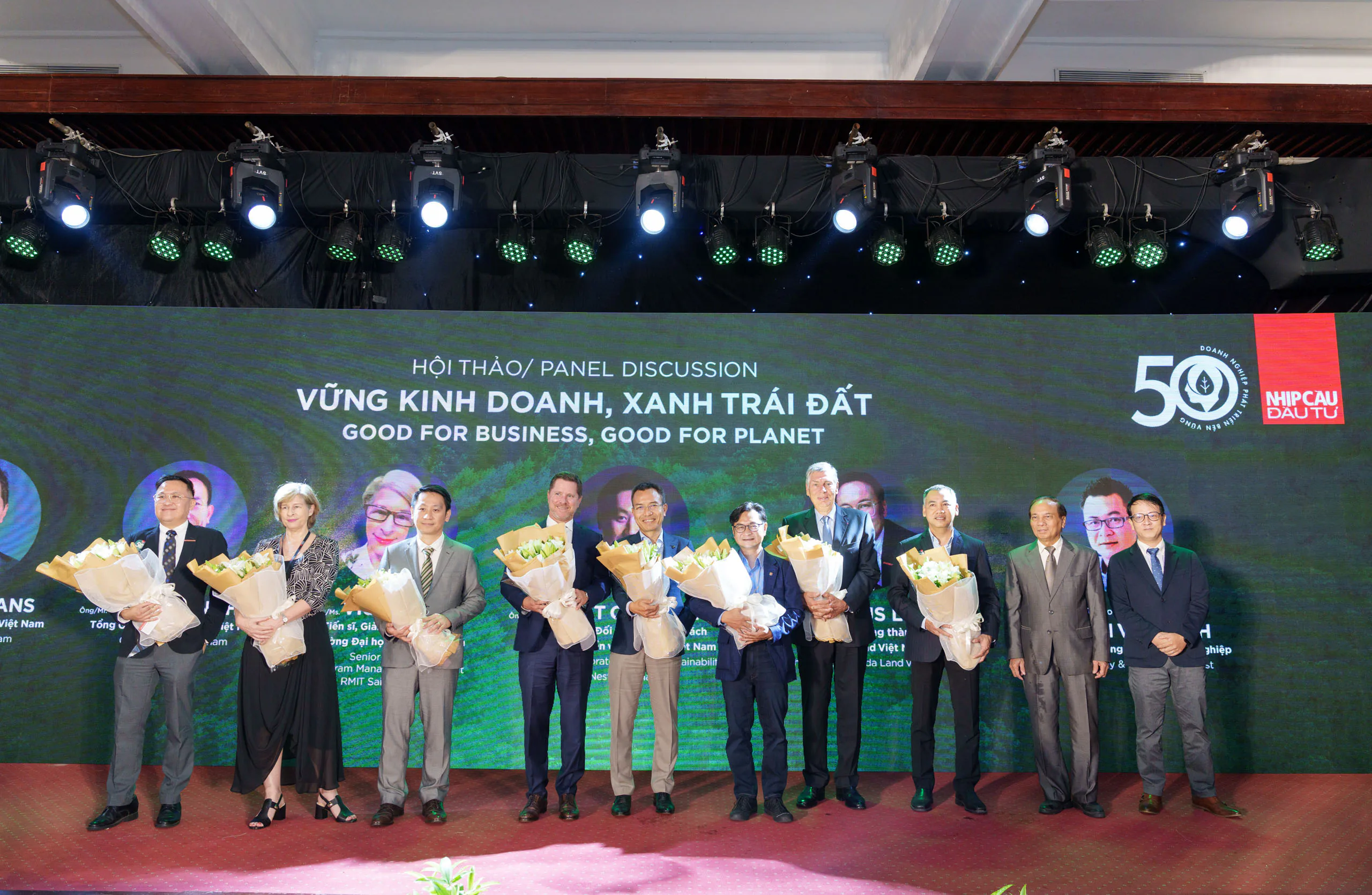 Schneider Electric Việt Nam được vinh danh ‘’Top 50 Doanh nghiệp Phát triển Bền vững 2022’’