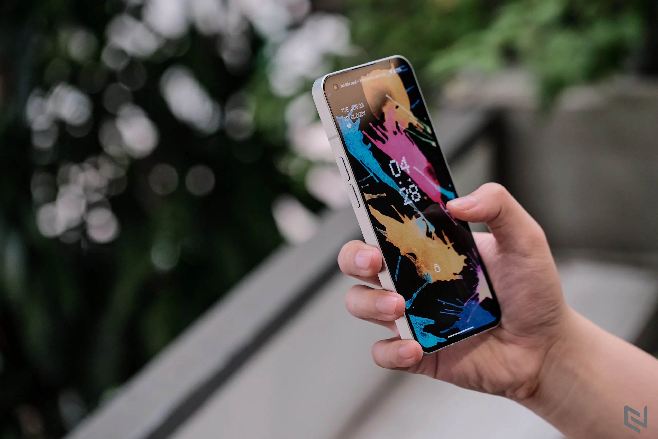 Trên tay Nothing Phone 1: Mặt lưng ấn tượng, thiết kế đẹp, cấu hình tầm trung