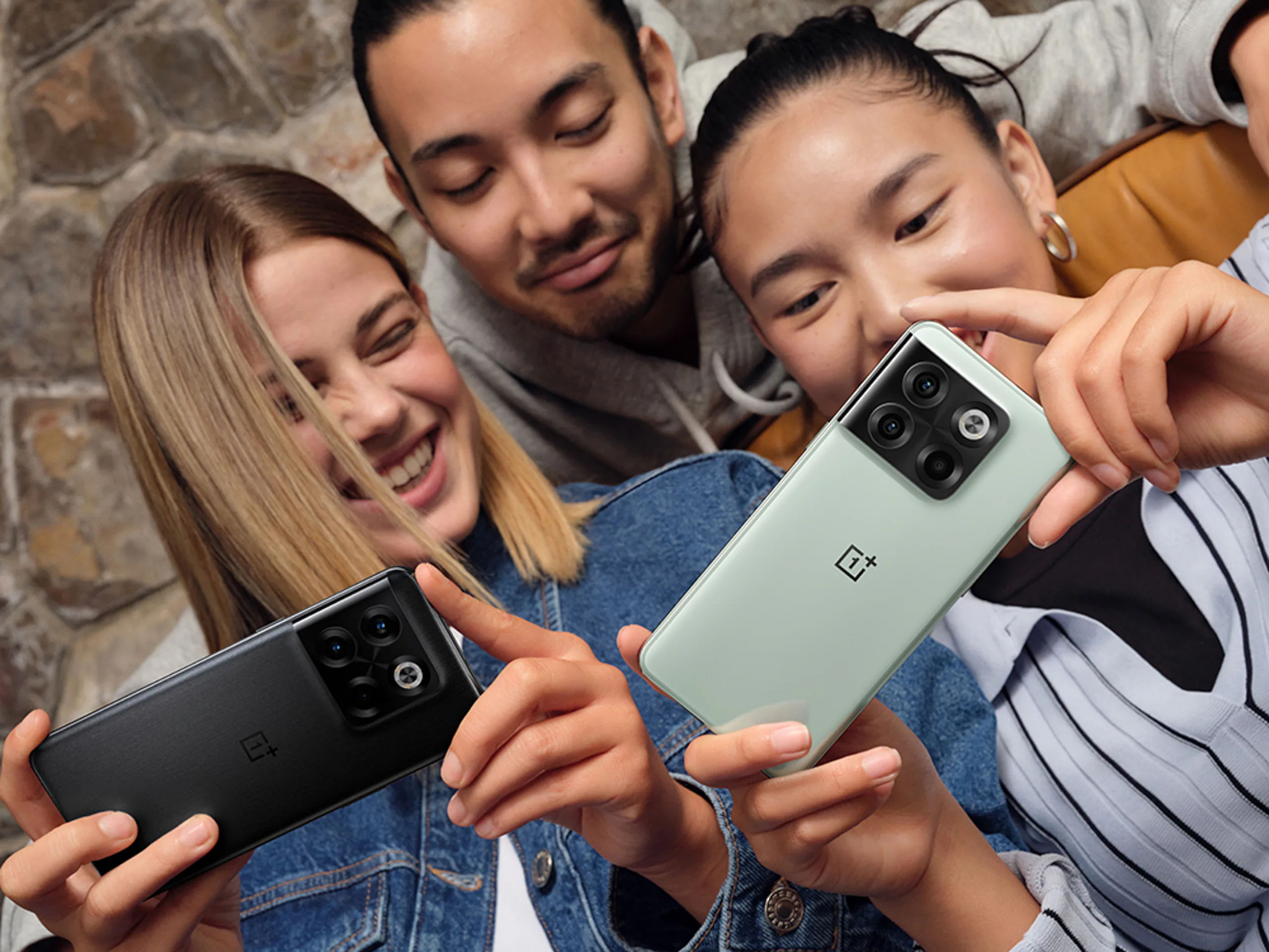 OnePlus 10T 5G ra mắt: Snapdragon 8+ Gen 1, sạc nhanh 150W, giá từ 15,990,000 VND