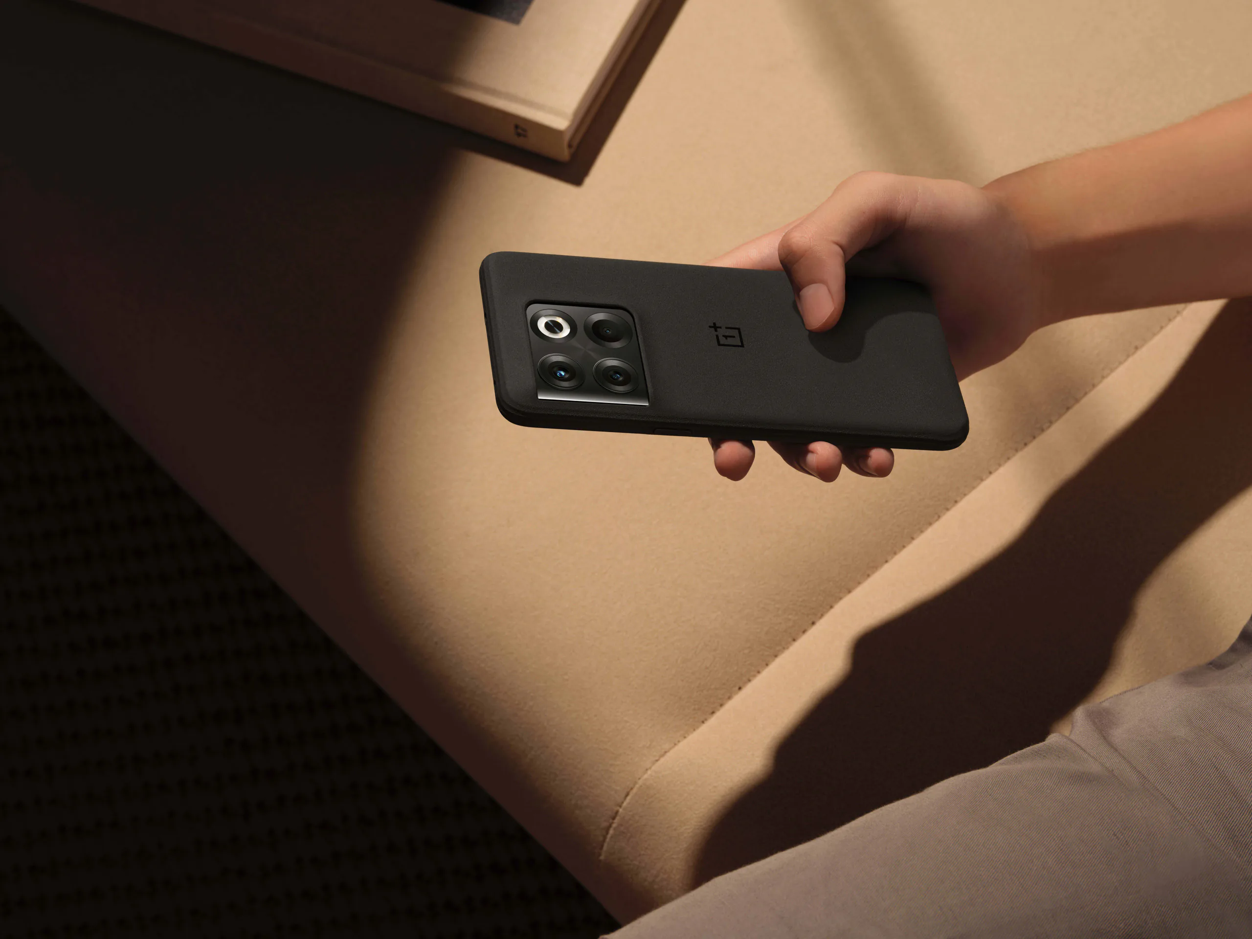So sánh iPhone 14 với các flagship Android trong năm 2022 này