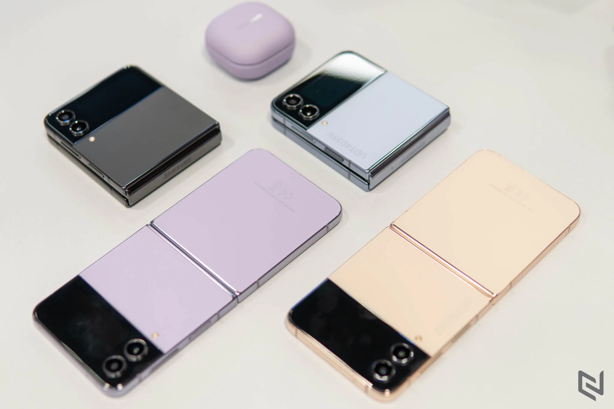 Trên tay Galaxy Z Fold4 và Galaxy Z Flip4, Galaxy Watch5 Series và tai nghe Galaxy Buds 2 Pro mới