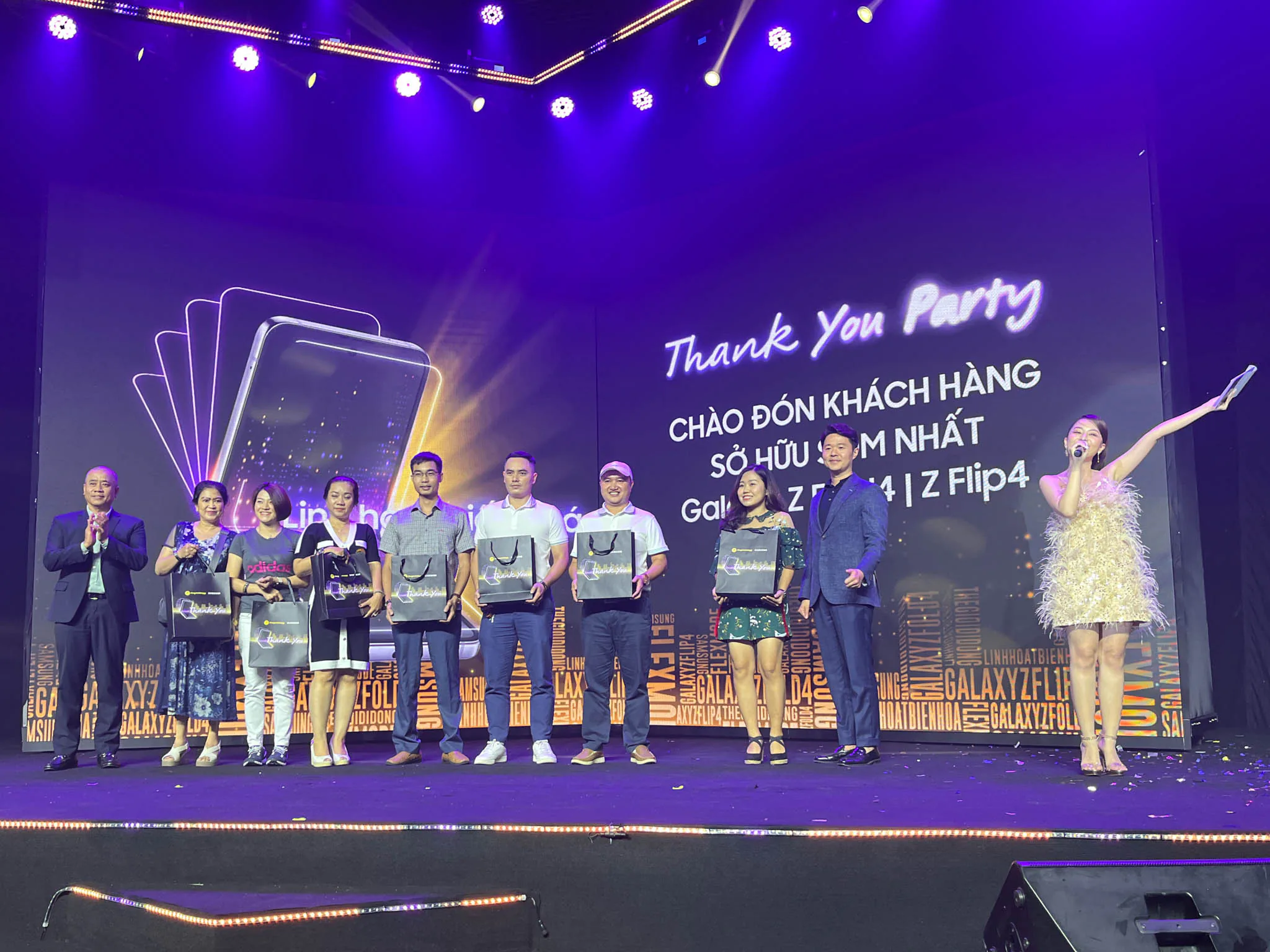 Thế Giới Di Động giao hàng sớm nhất Galaxy Z Fold4 và Z Flip4 và là Nhà bán lẻ điện thoại gập Samsung số 1 Việt Nam
