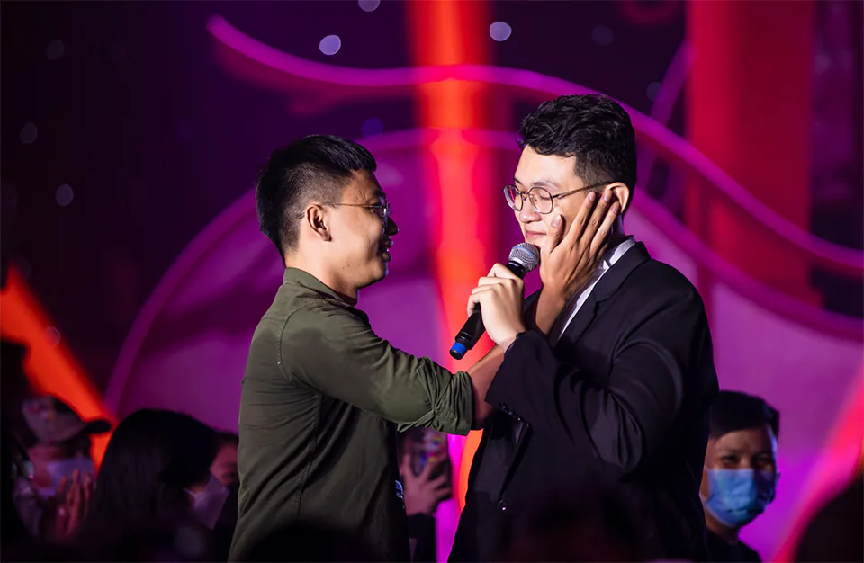 Yêu từ cái nhìn đầu tiên, cảm ơn lắm Thiện Nữ 2 ơi!