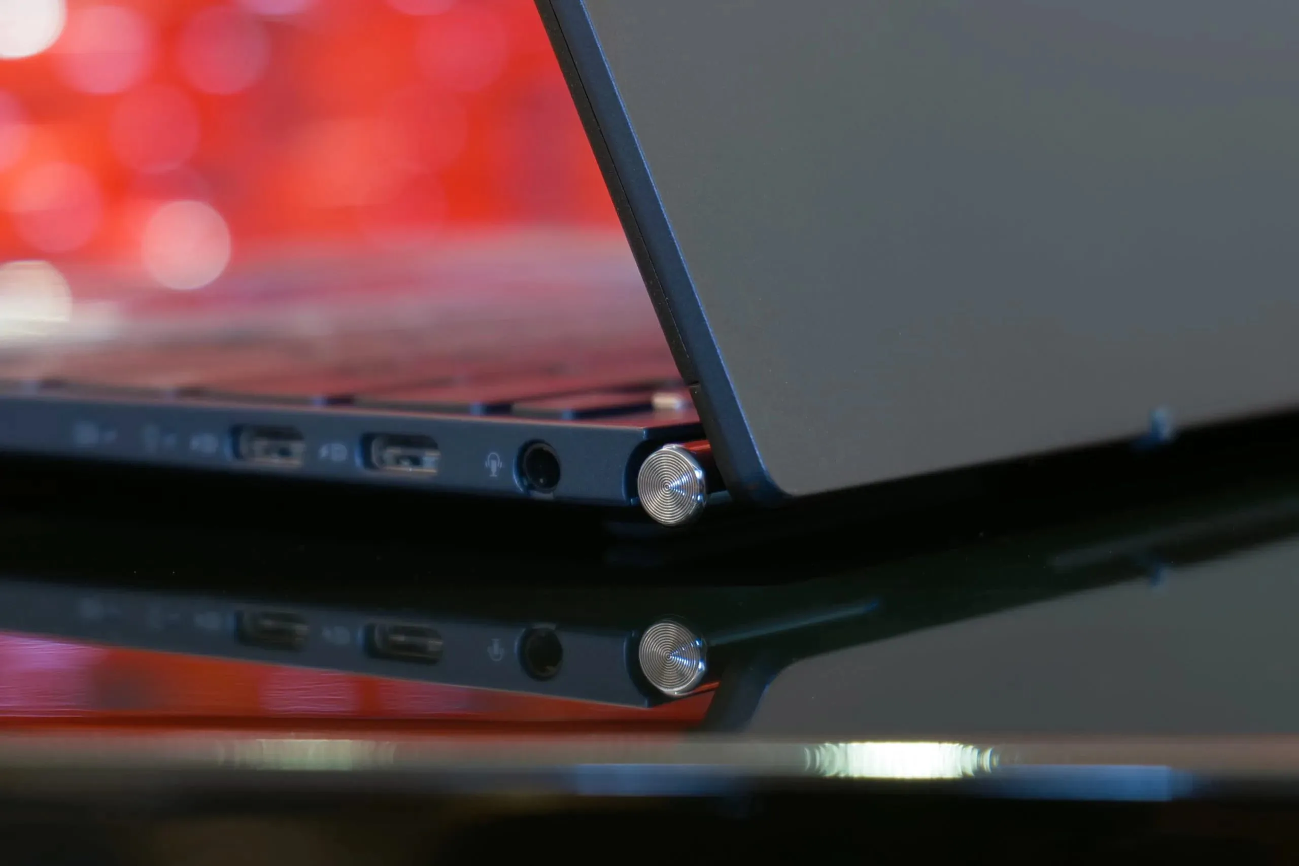 ASUS ZenBook S 13 OLED - Chiếc laptop nhỏ gọn, mỏng nhẹ nhưng rất mạnh mẽ với AMD Ryzen 6000 Series