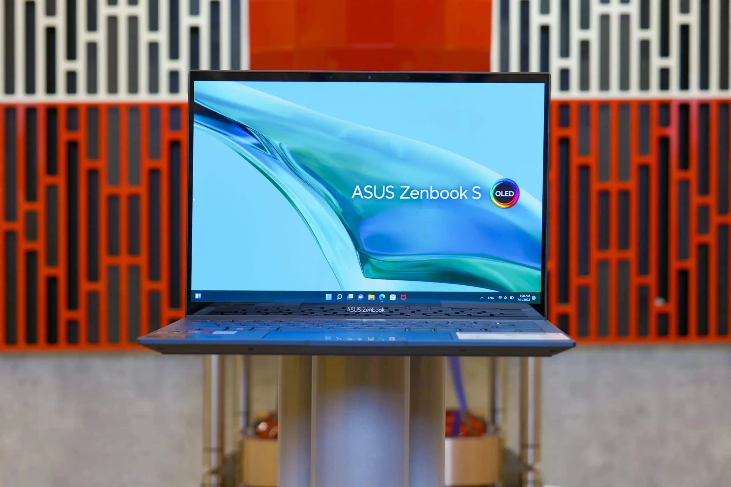 ASUS ZenBook S 13 OLED - Chiếc laptop nhỏ gọn, mỏng nhẹ nhưng rất mạnh mẽ với AMD Ryzen 6000 Series