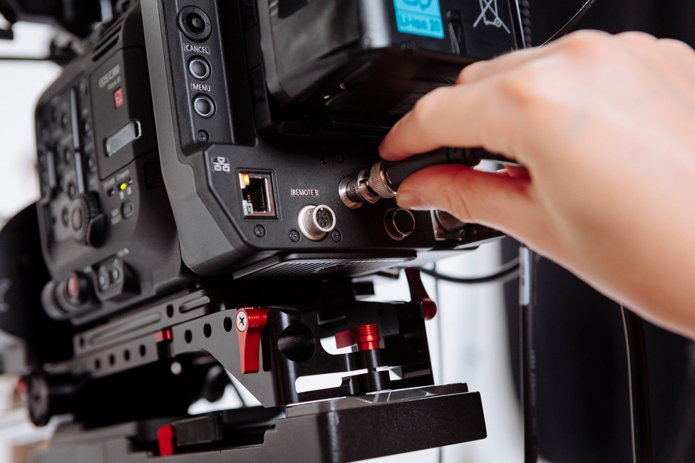 Canon ra mắt thiết bị mở rộng chức năng cho các máy quay chuyên nghiệp hỗ trợ cho phát sóng trực tiếp
