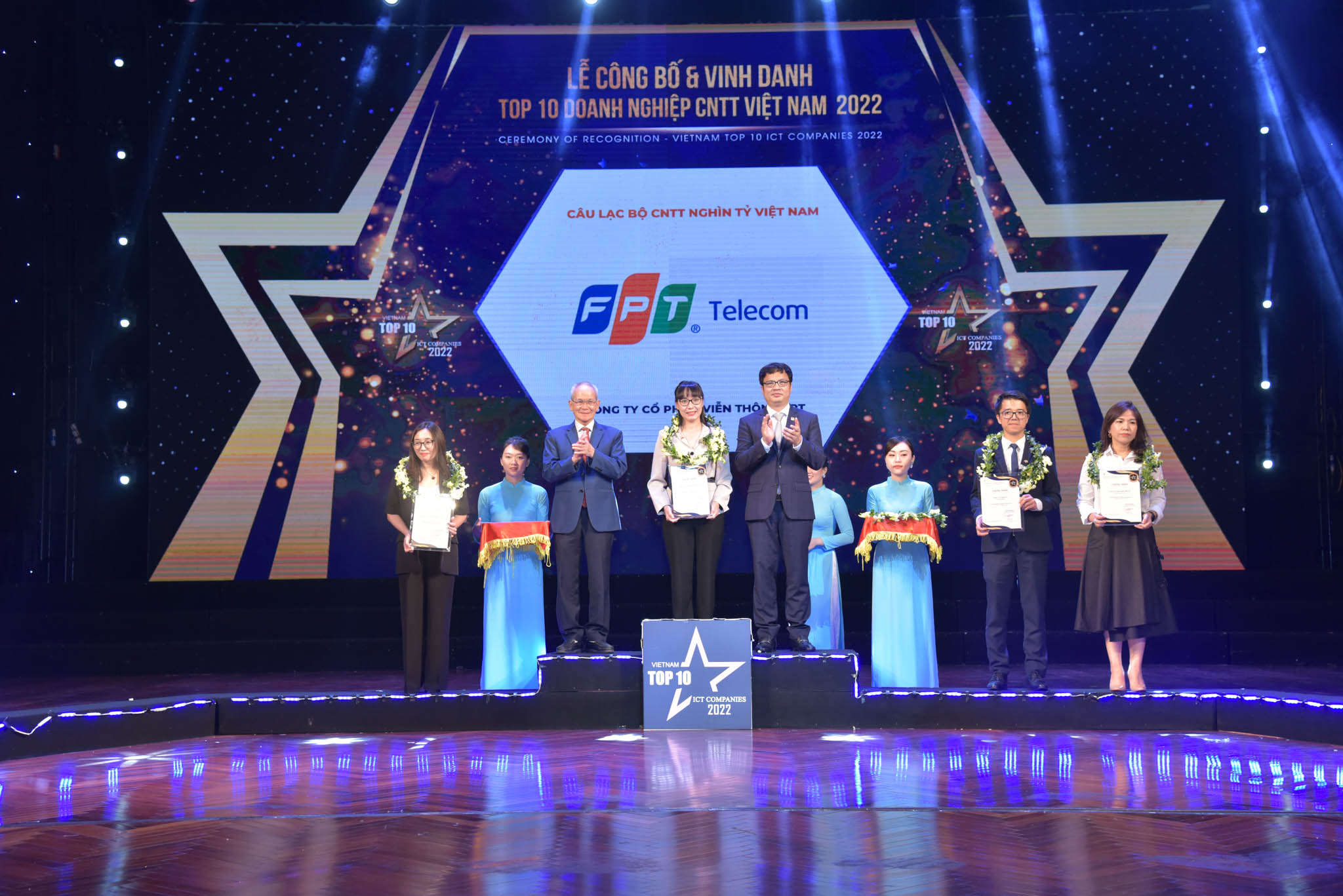 FPT giành 8 giải Top 10 doanh nghiệp CNTT Việt Nam 2022