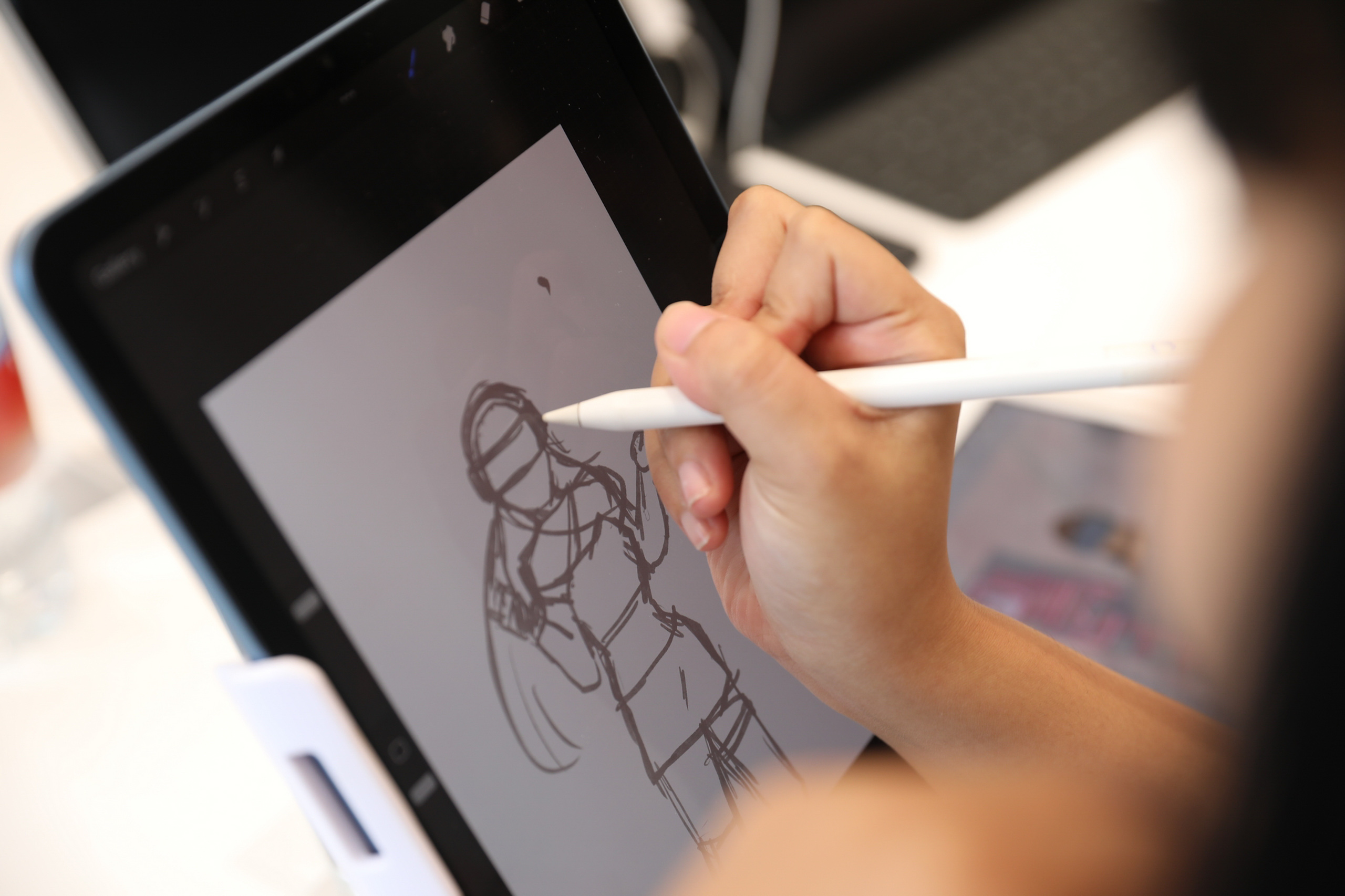 F.Studio organizes cuộc thi vẽ tranh trên iPad để trao giải thưởng hấp dẫn cho những tác giả xuất sắc. Không chỉ đơn giản là vẽ tranh, cuộc thi còn là cơ hội để các tài năng trẻ được khám phá, phát triển và gửi thông điệp của riêng mình đến với thế giới. Hãy cùng tham gia và trở thành một trong những người chiến thắng!