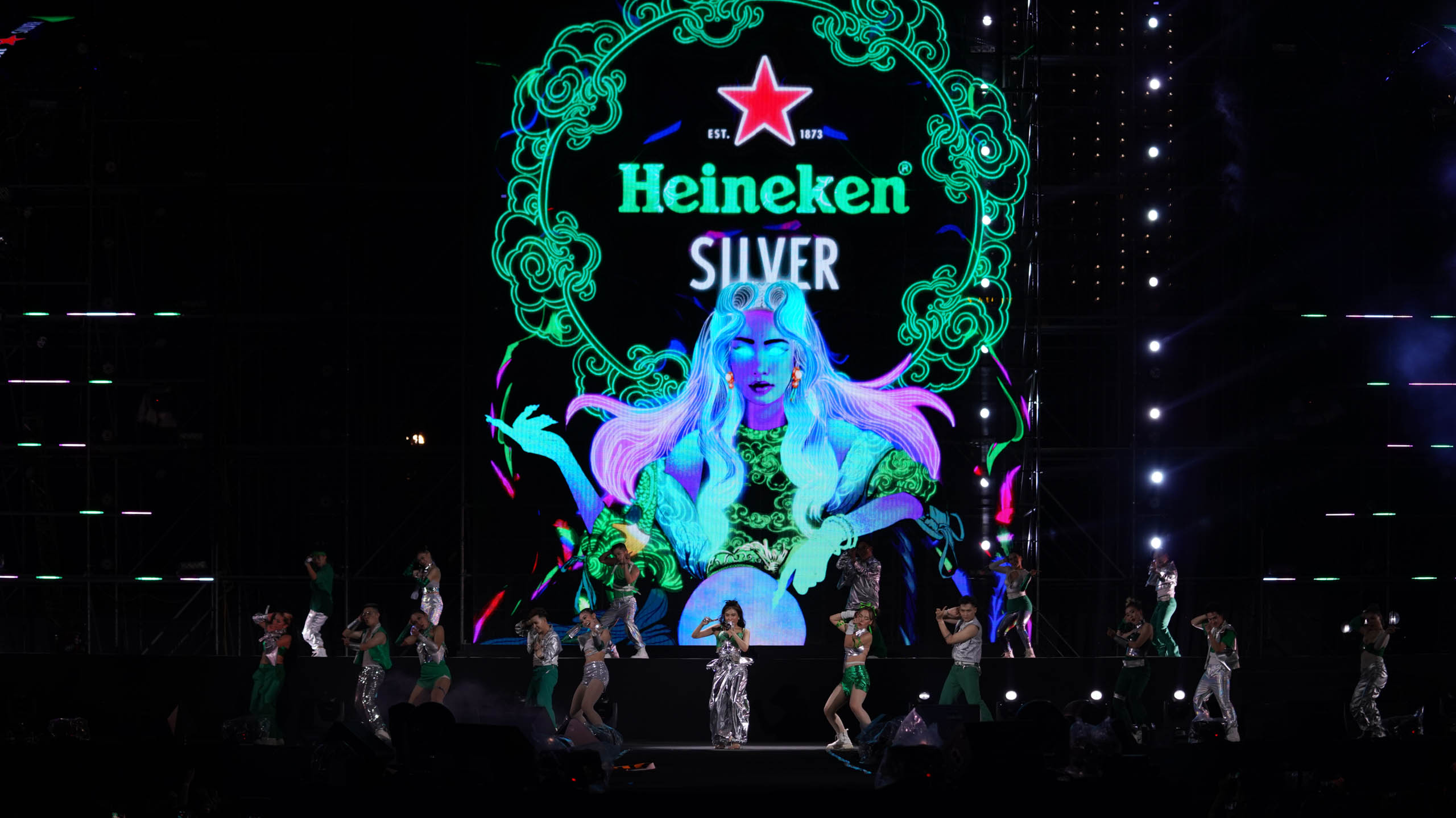 Heineken Silver Music Party – Đại nhạc hội trên không "nhẹ êm mà đậm chất" mang đến trải nghiệm âm nhạc thời thượng và công nghệ đồ họa độc đáo