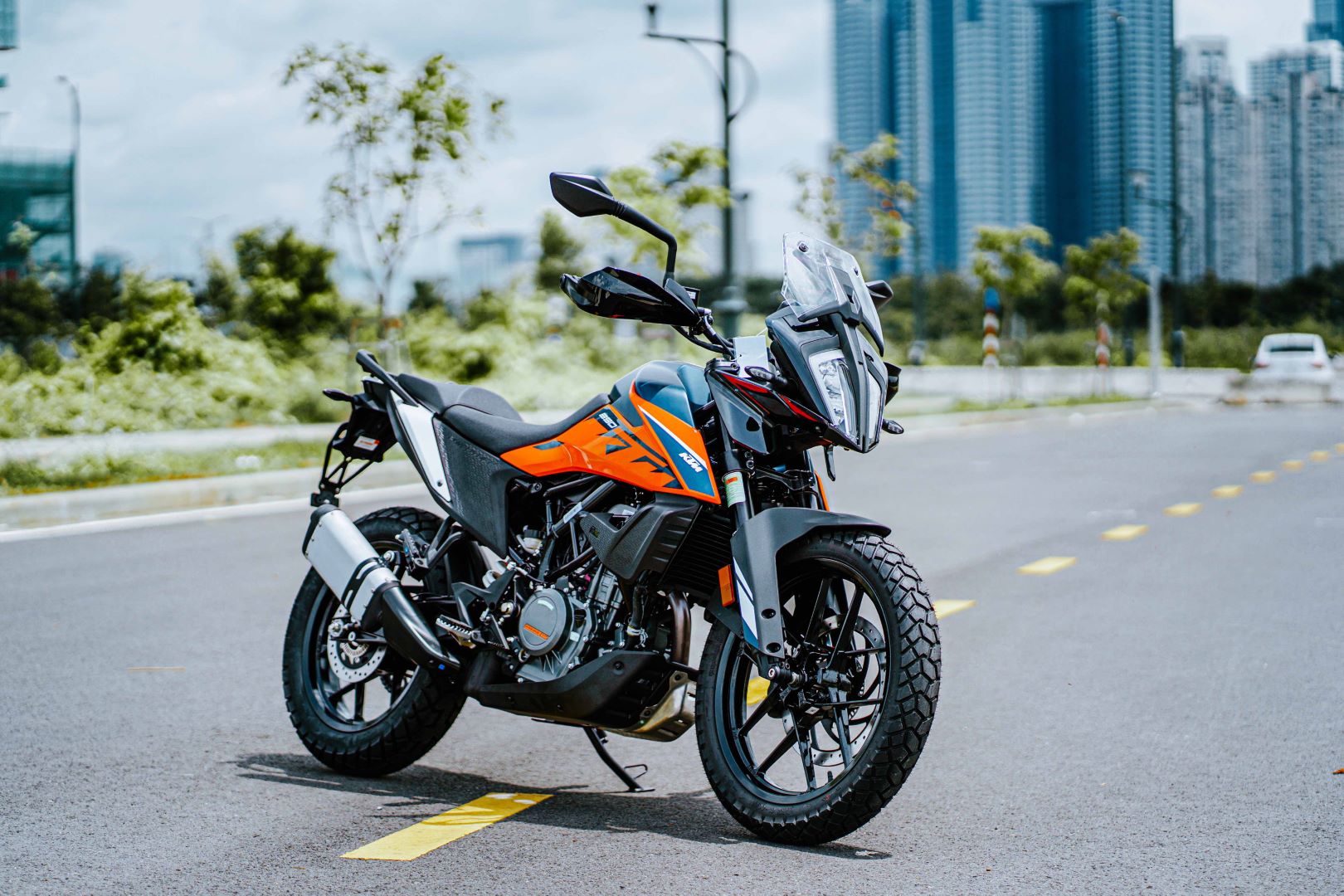 KTM 390 Adventure 2022 và KTM 890 Duke R 2022 chính thức ra mắt tại Việt Nam