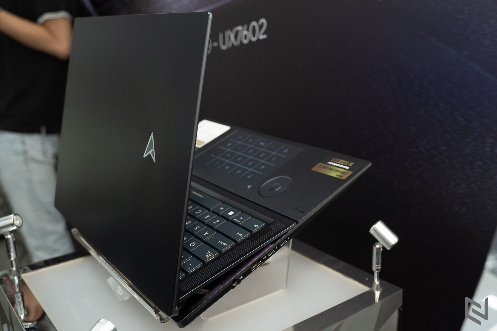Trên tay laptop Zenbook Pro 16X OLED với thiết kế AAS Ultra đột phá, tản nhiệt hiệu quả với cấu hình mạnh mẽ cho những nhà sáng tạo nội dung