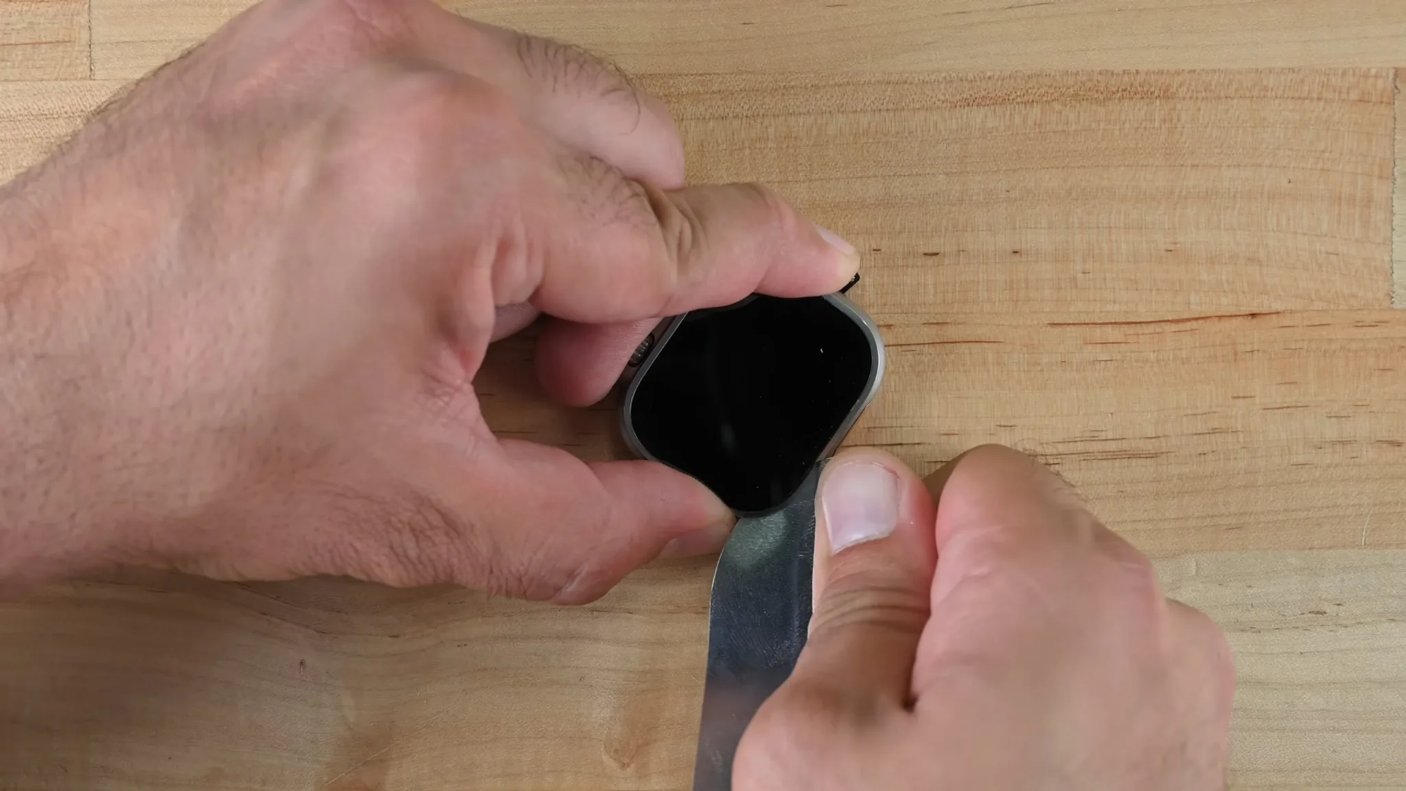 Tháo tung Apple Watch Ultra cùng iFixit: Đẹp và cứng cáp, nhưng khó sửa chữa