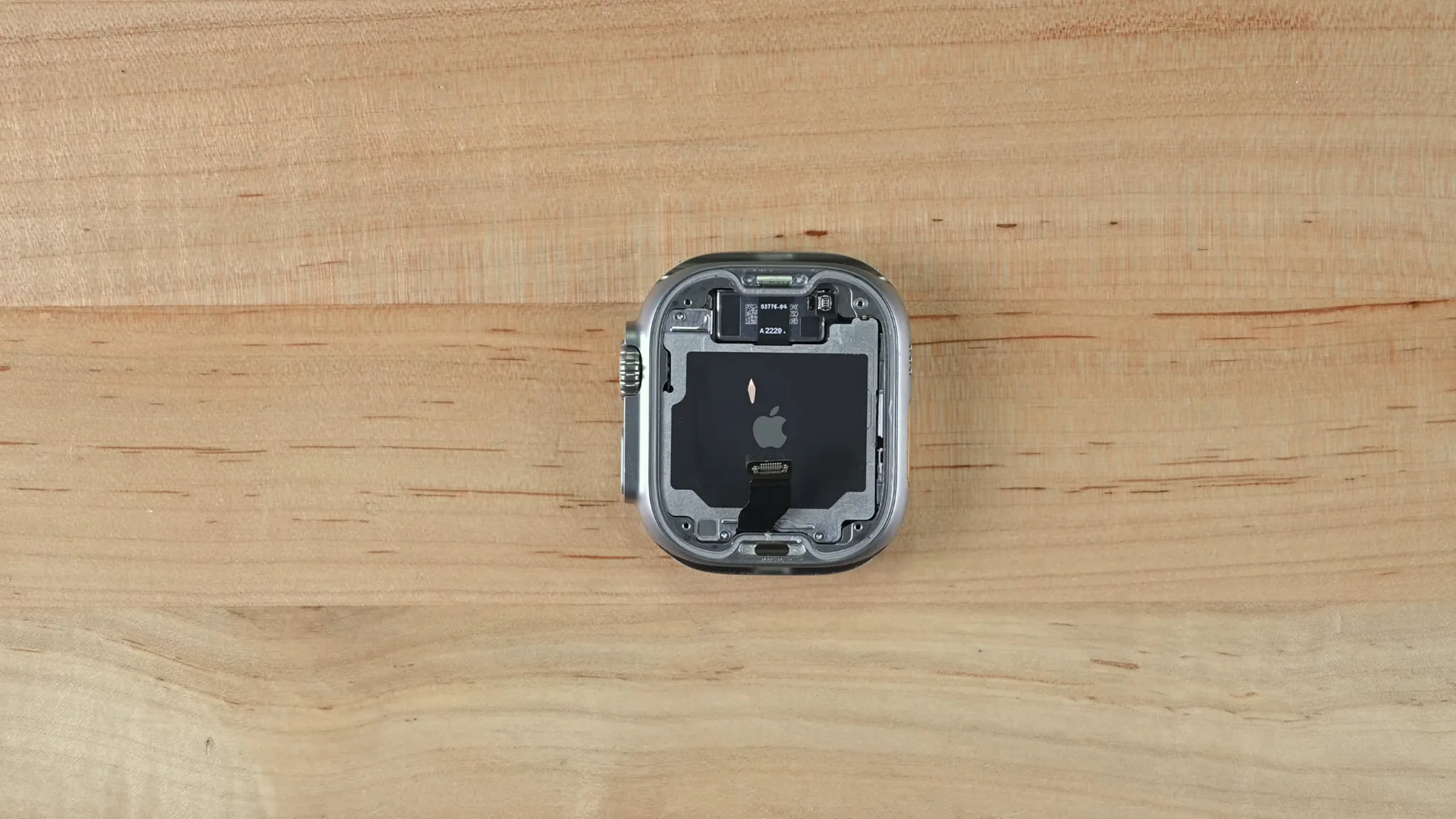Tháo tung Apple Watch Ultra cùng iFixit: Đẹp và cứng cáp, nhưng khó sửa chữa