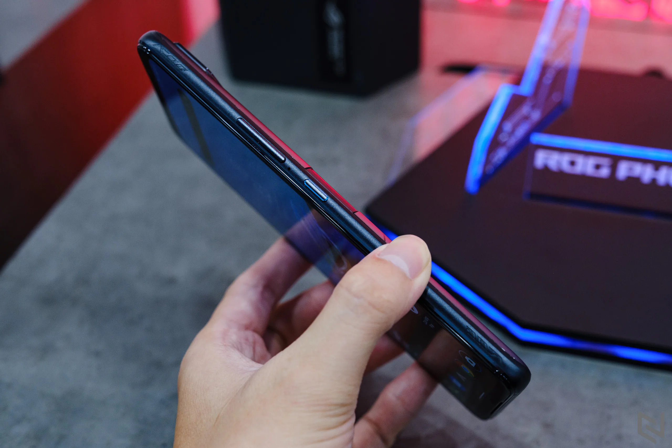 Trên tay bộ đôi gaming phone ROG Phone 6D và 6D Ultimate, sức mạnh vượt trội từ Dimensity 9000+