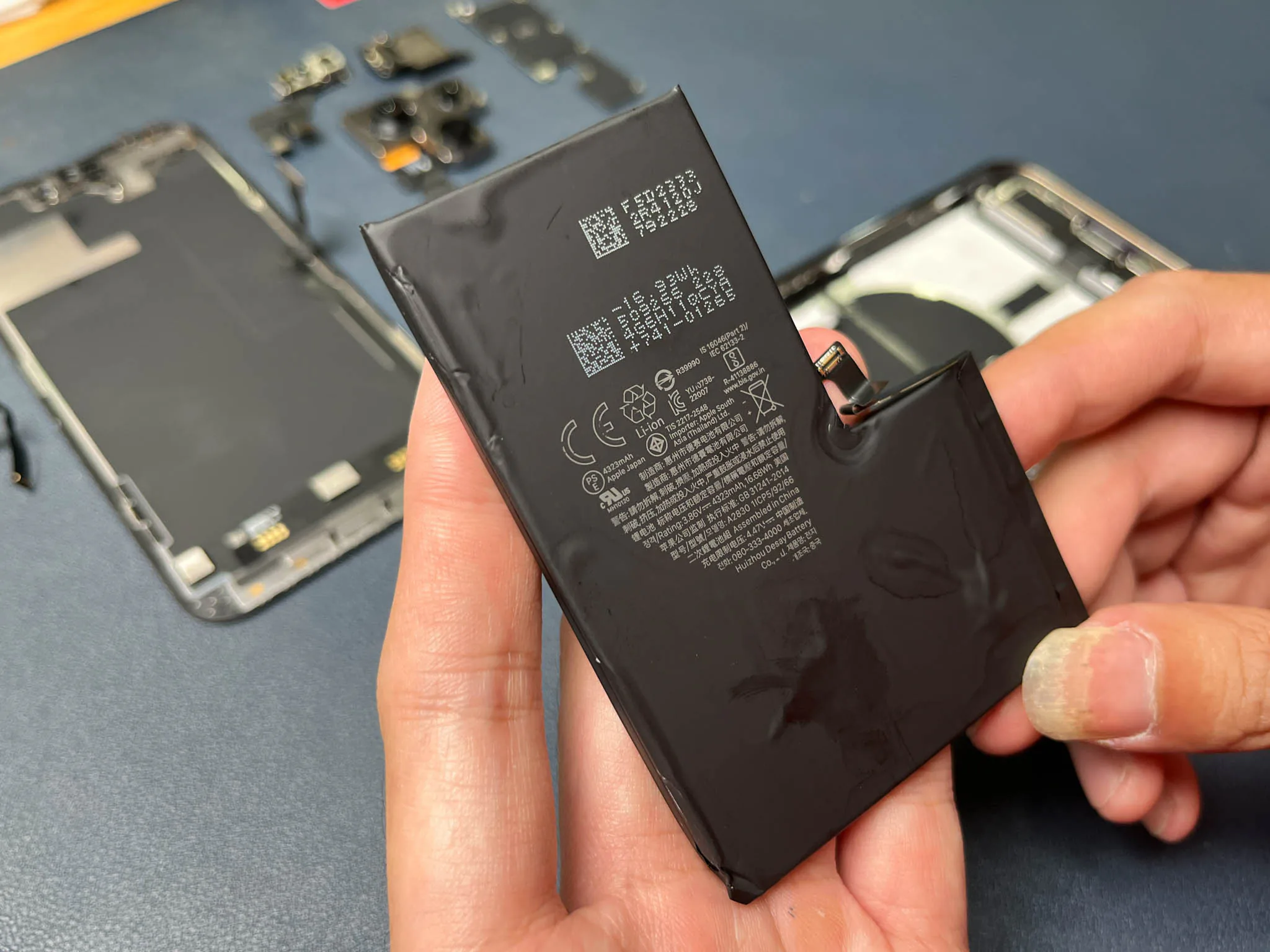 Cùng Điện Thoại Vui tháo tung iPhone 14 Pro Max đầu tiên Việt Nam