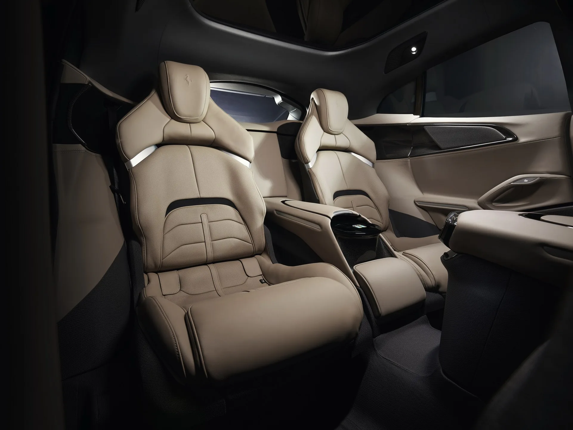 Ferrari Purosangue 2023: Chiếc Crossover 4 cửa mạnh 715 mã lực