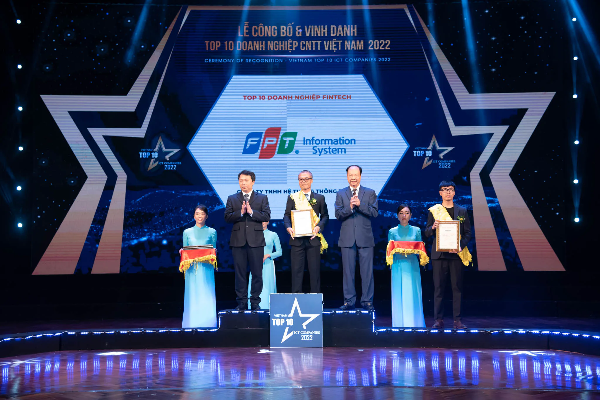 FPT giành 8 giải Top 10 doanh nghiệp CNTT Việt Nam 2022
