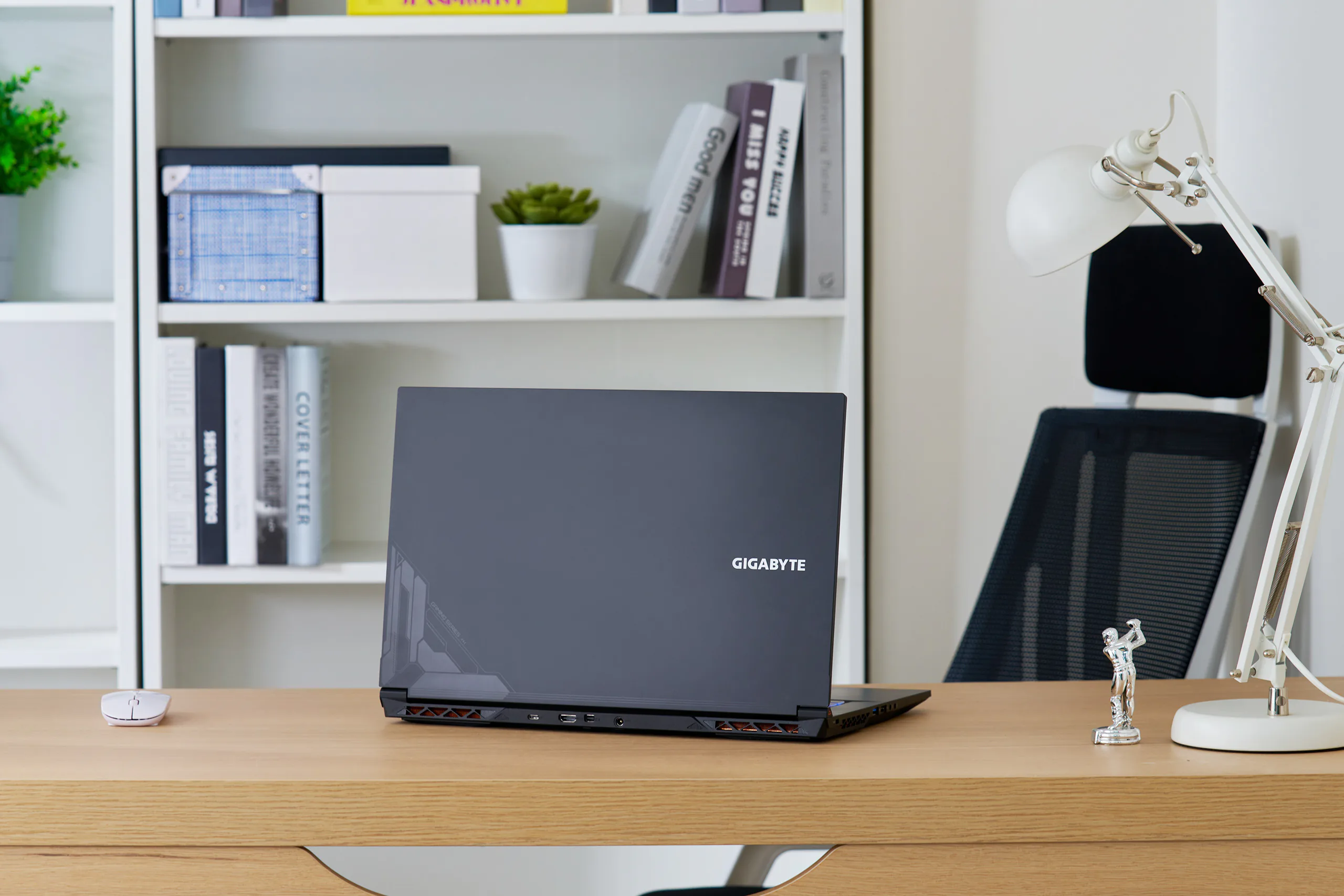GIGABYTE ra mắt máy tính xách tay gaming G5 & G7 thiết kế mới, đậm chất chơi