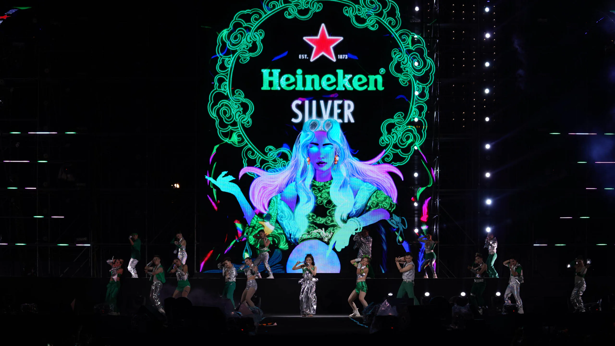 Heineken Silver Music Party – Đại nhạc hội trên không "nhẹ êm mà đậm chất" mang đến trải nghiệm âm nhạc thời thượng và công nghệ đồ họa độc đáo