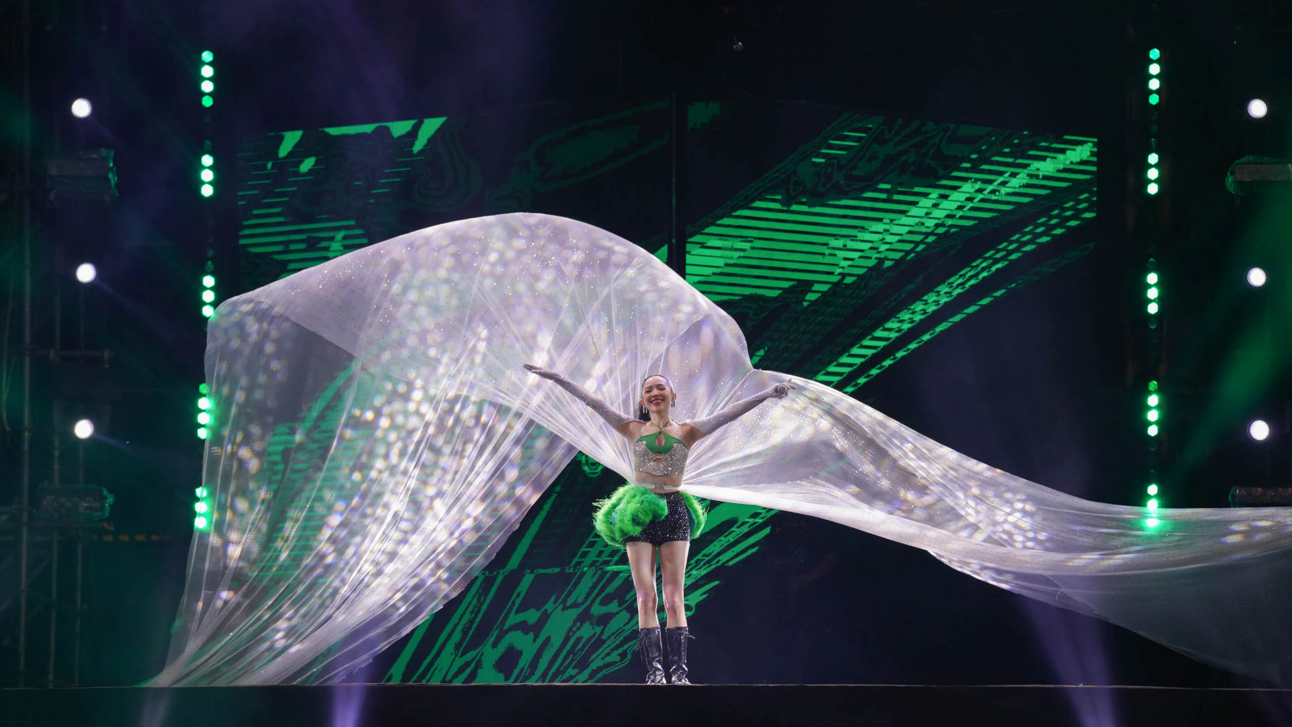 Heineken Silver Music Party – Đại nhạc hội trên không "nhẹ êm mà đậm chất" mang đến trải nghiệm âm nhạc thời thượng và công nghệ đồ họa độc đáo