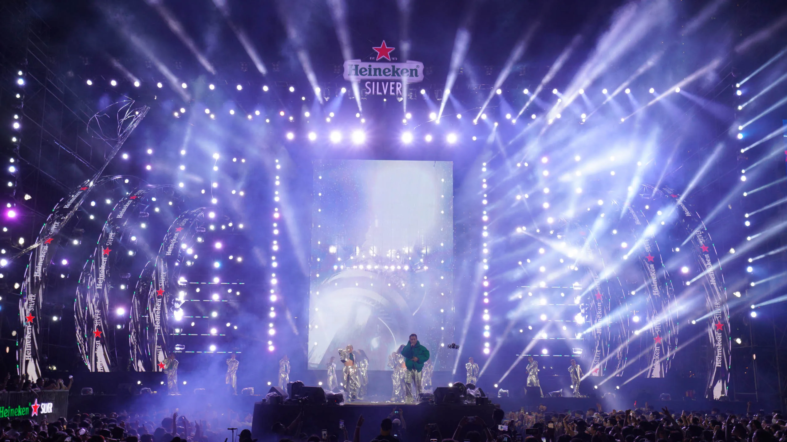 Heineken Silver Music Party – Đại nhạc hội trên không "nhẹ êm mà đậm chất" mang đến trải nghiệm âm nhạc thời thượng và công nghệ đồ họa độc đáo