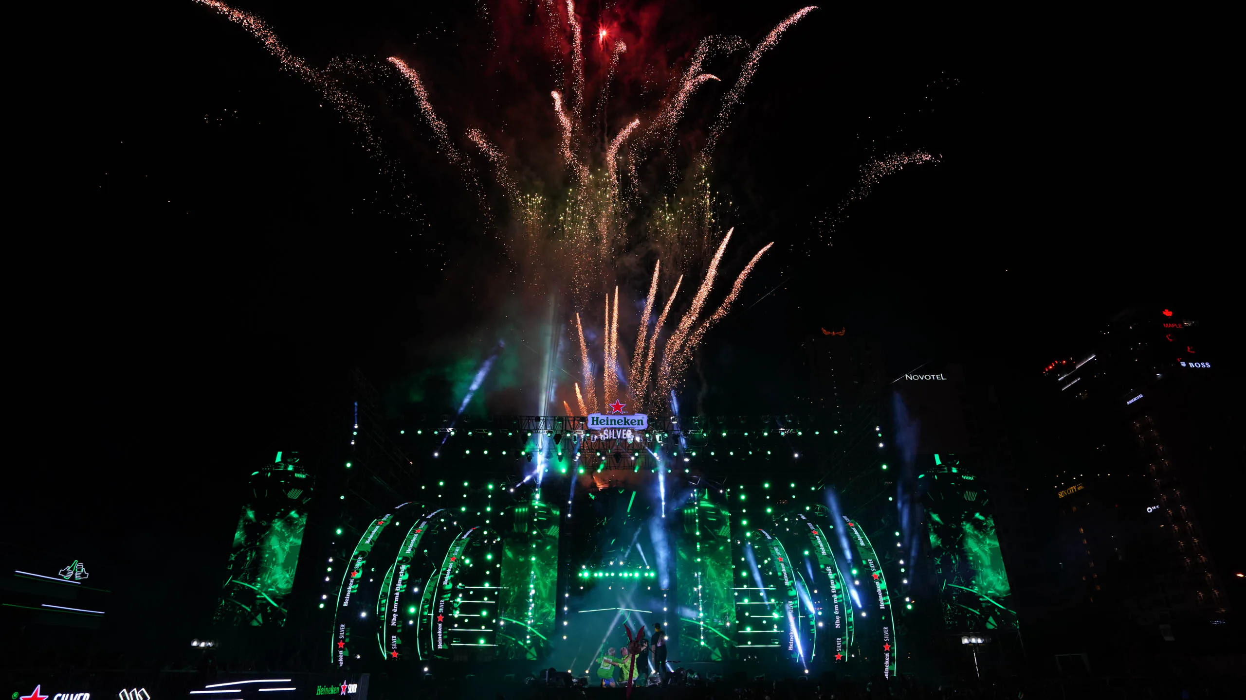 Heineken Silver Music Party – Đại nhạc hội trên không "nhẹ êm mà đậm chất" mang đến trải nghiệm âm nhạc thời thượng và công nghệ đồ họa độc đáo