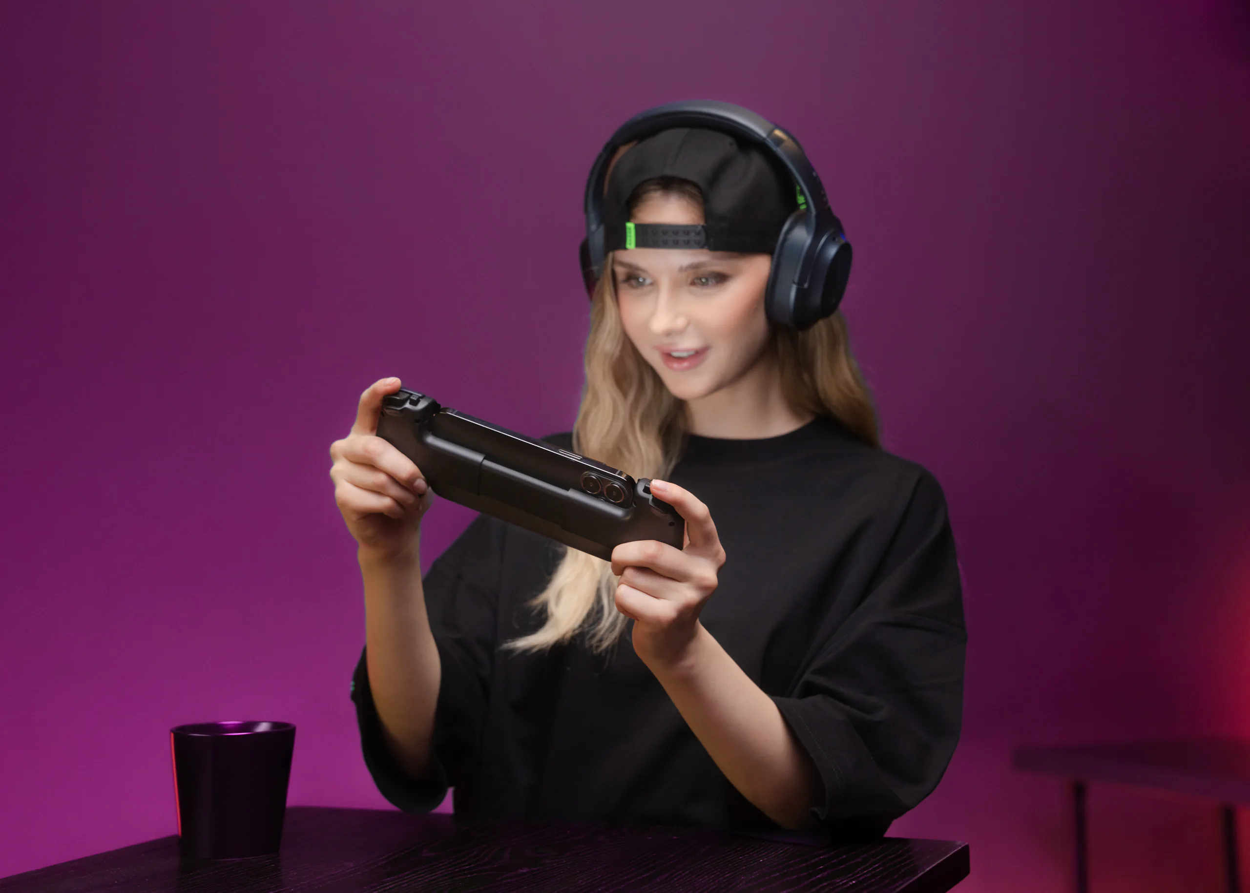 Razer Kishi V2 - tay cầm chơi game di động hoàn toàn mới cho iPhone và Android