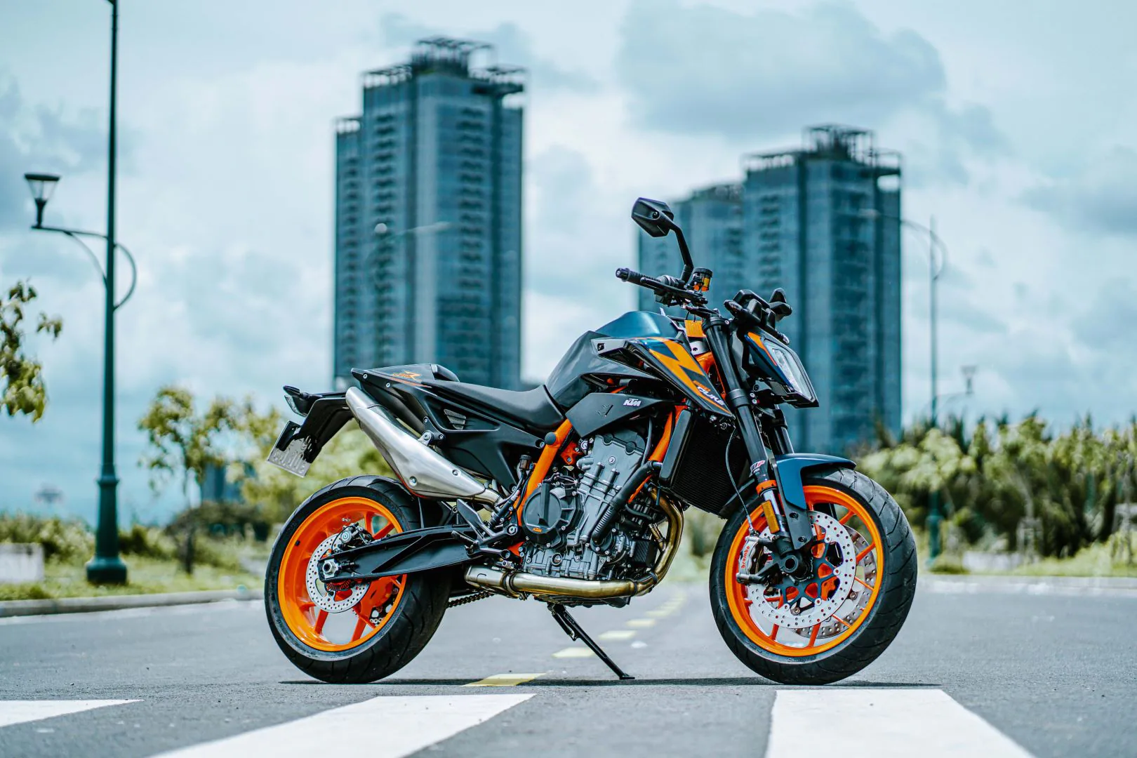 KTM 390 Adventure 2022 và KTM 890 Duke R 2022 chính thức ra mắt tại Việt Nam