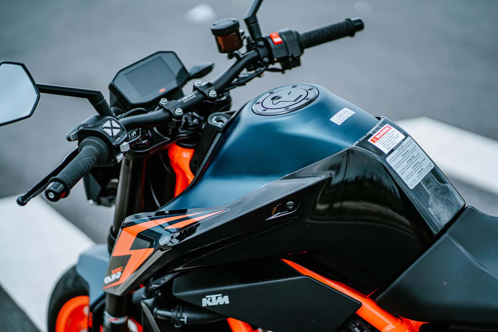 KTM 390 Adventure 2022 và KTM 890 Duke R 2022 chính thức ra mắt tại Việt Nam
