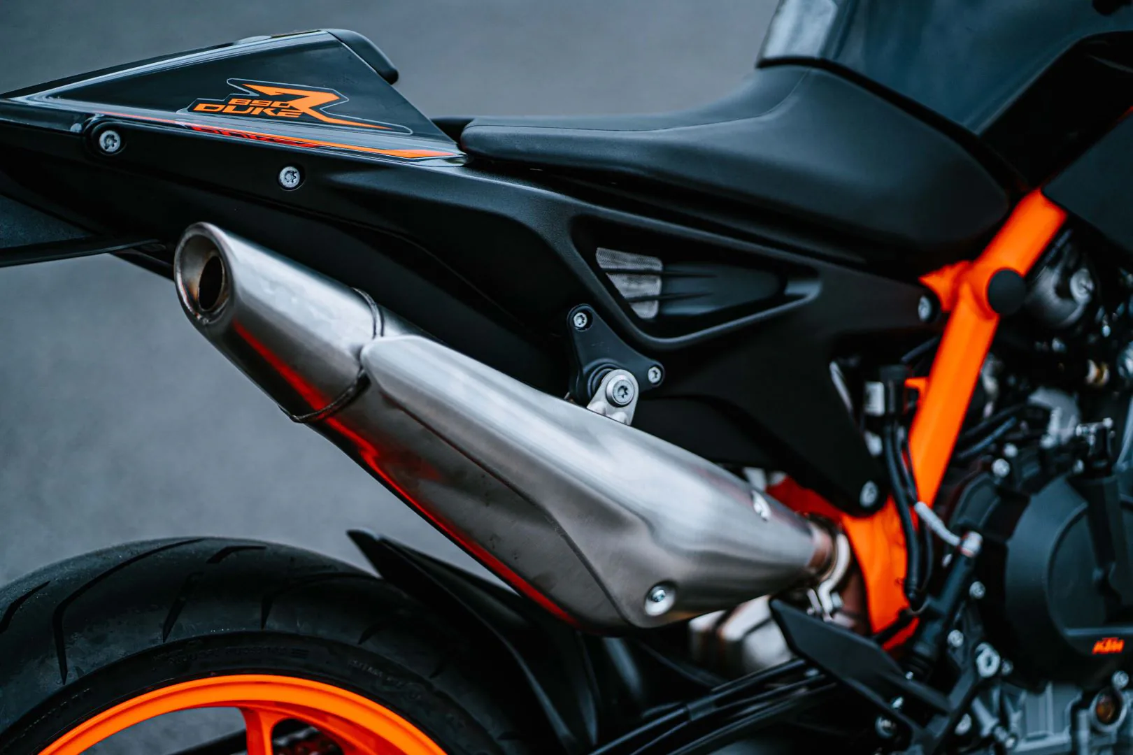 KTM 390 Adventure 2022 và KTM 890 Duke R 2022 chính thức ra mắt tại Việt Nam