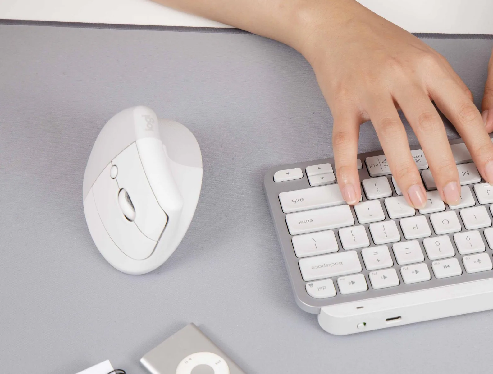Chuột ‘đứng’ Logitech Lift Ergonomic “đặc trị” cho người dùng ngồi laptop nhiều