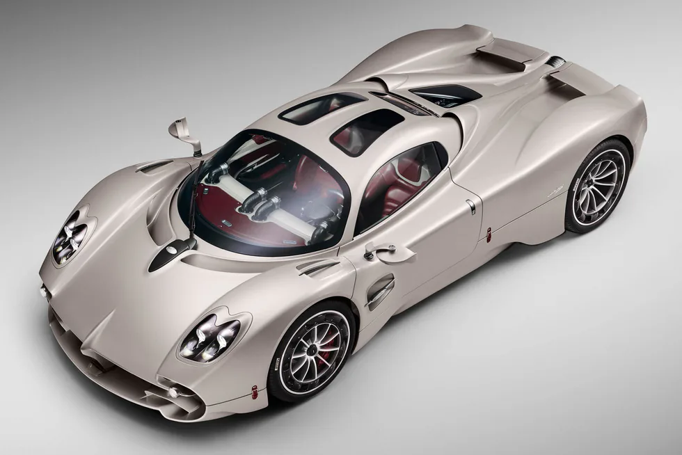 Pagani Utopia ra mắt với động cơ Mercedes, nội thất hoài cổ và giá từ 2.19 triệu USD